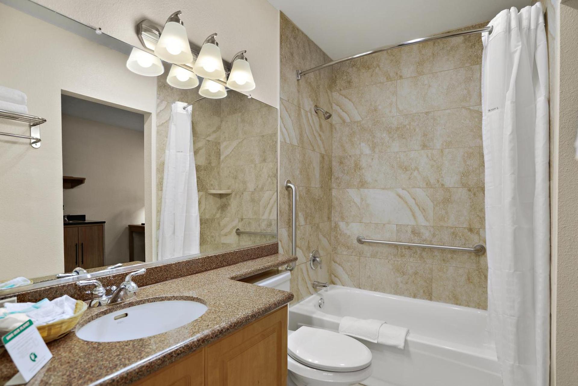La Fuente Inn & Suites photo 45