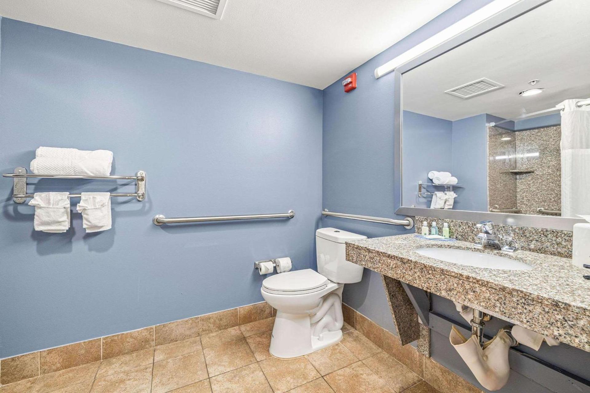 Quality Inn & Suites Tampa near Fairgrounds and Casino photo 10