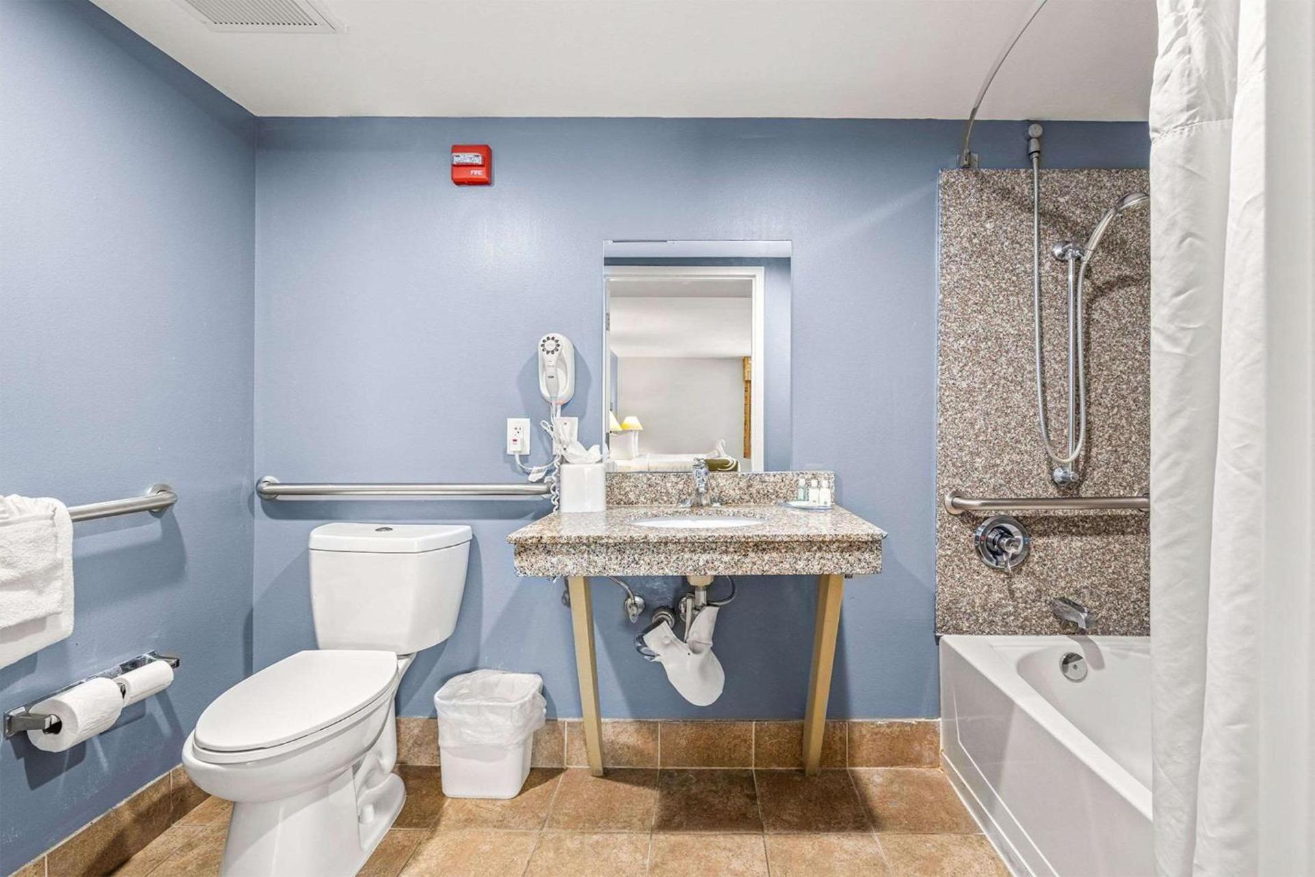 Quality Inn & Suites Tampa near Fairgrounds and Casino photo 11