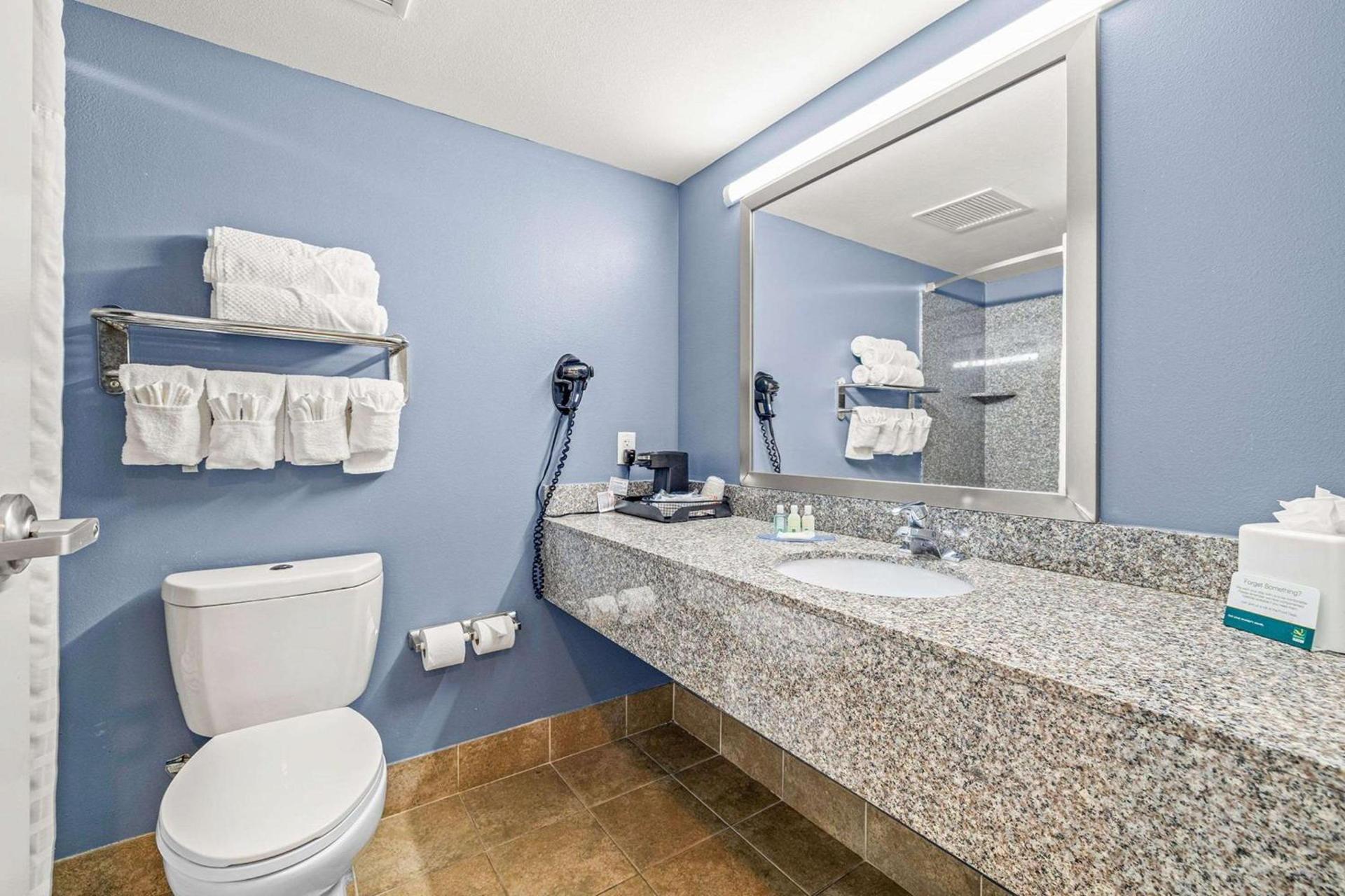 Quality Inn & Suites Tampa near Fairgrounds and Casino photo 16
