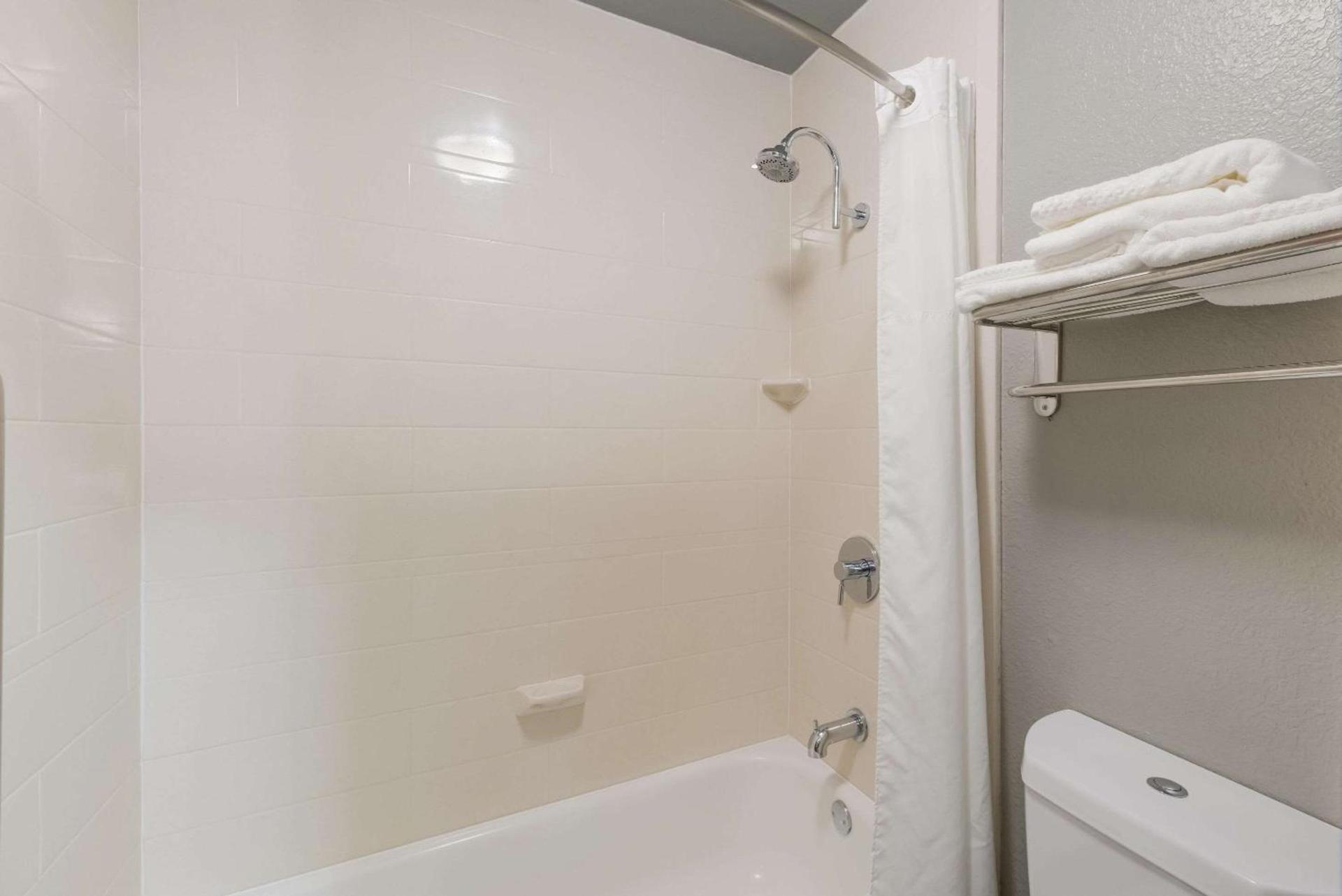 Quality Inn Alpine photo 40