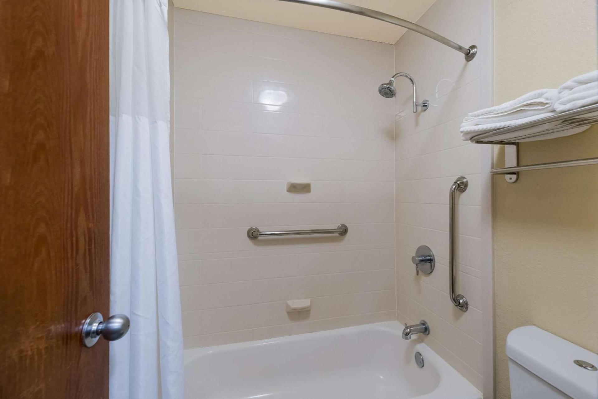Quality Inn Alpine photo 47
