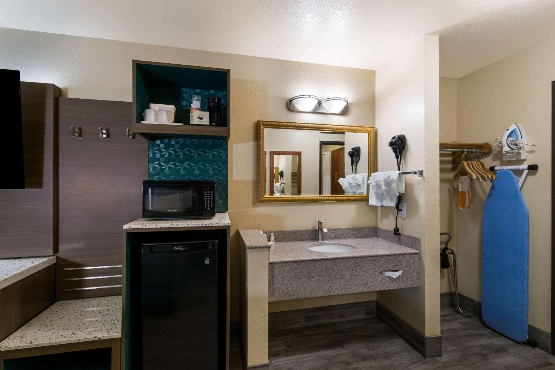 Quality Inn Alpine photo 32