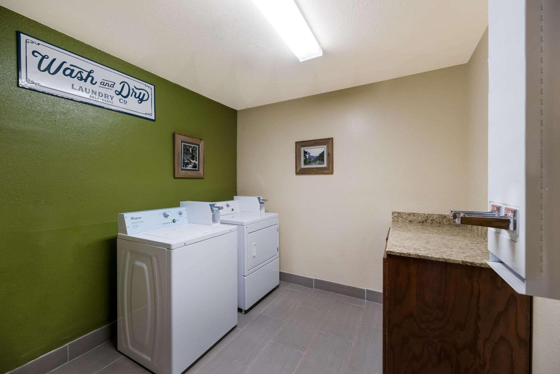 Quality Inn Alpine photo 48