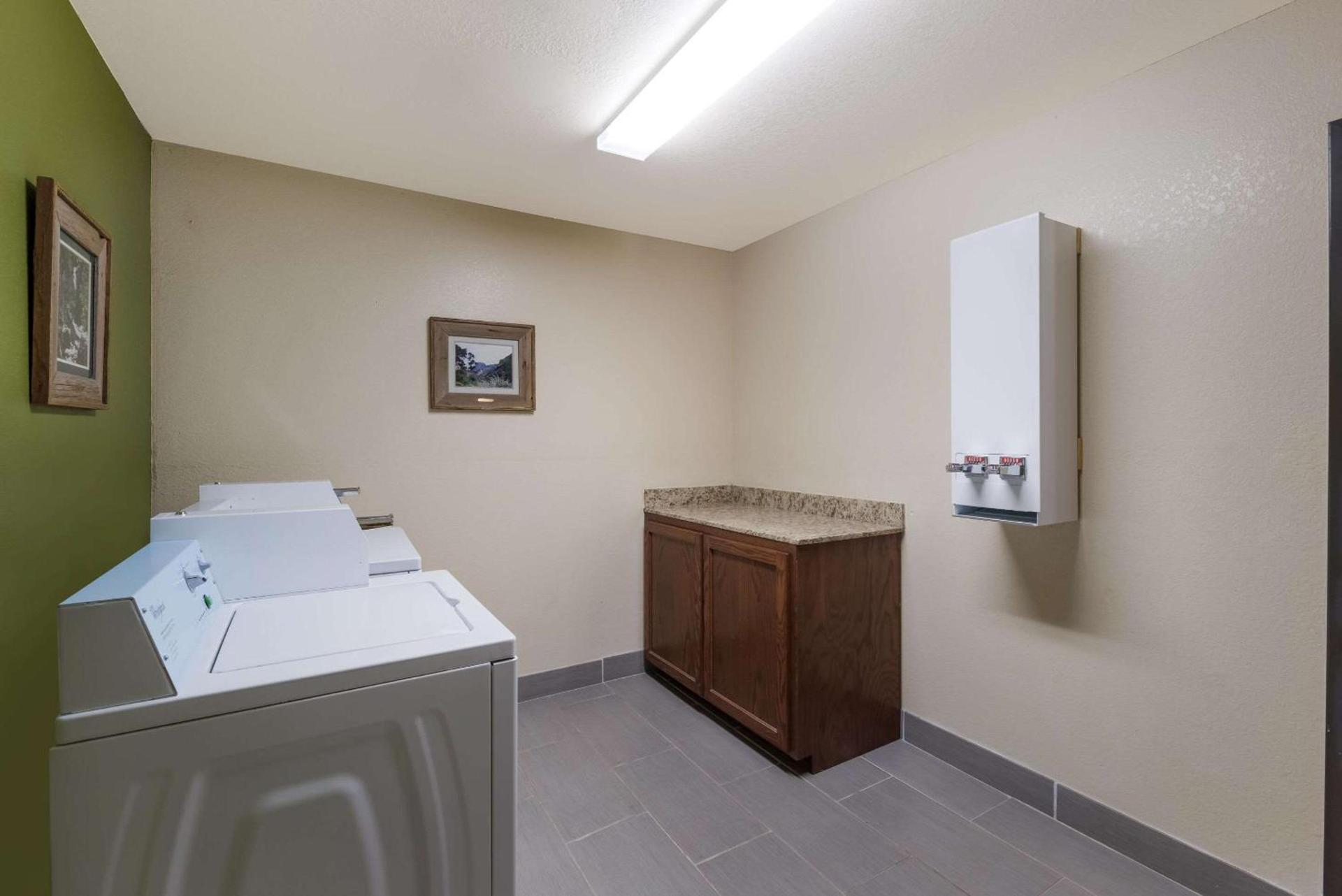 Quality Inn Alpine photo 17