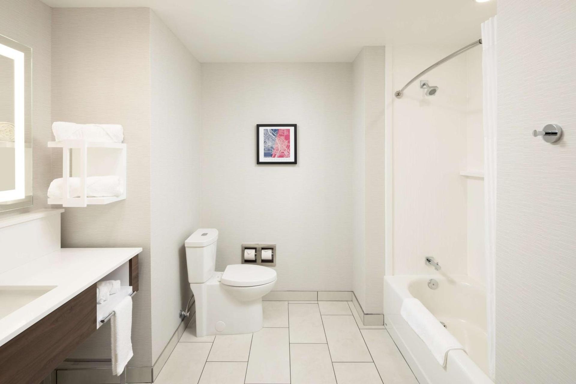 Hampton Inn & Suites Rochester Downtown photo 52