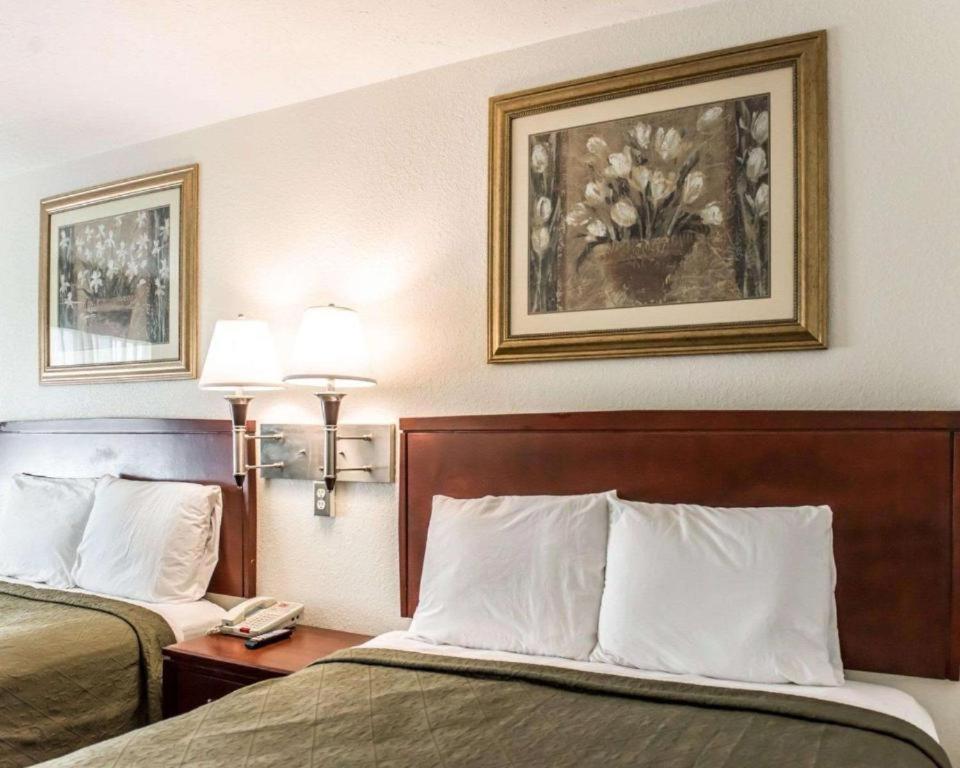 Econo Lodge Monticello photo 30