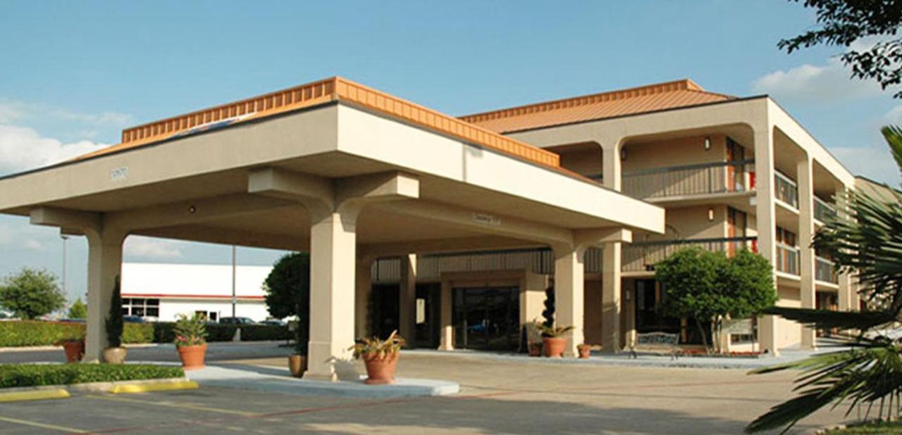 Executive Inn photo 1