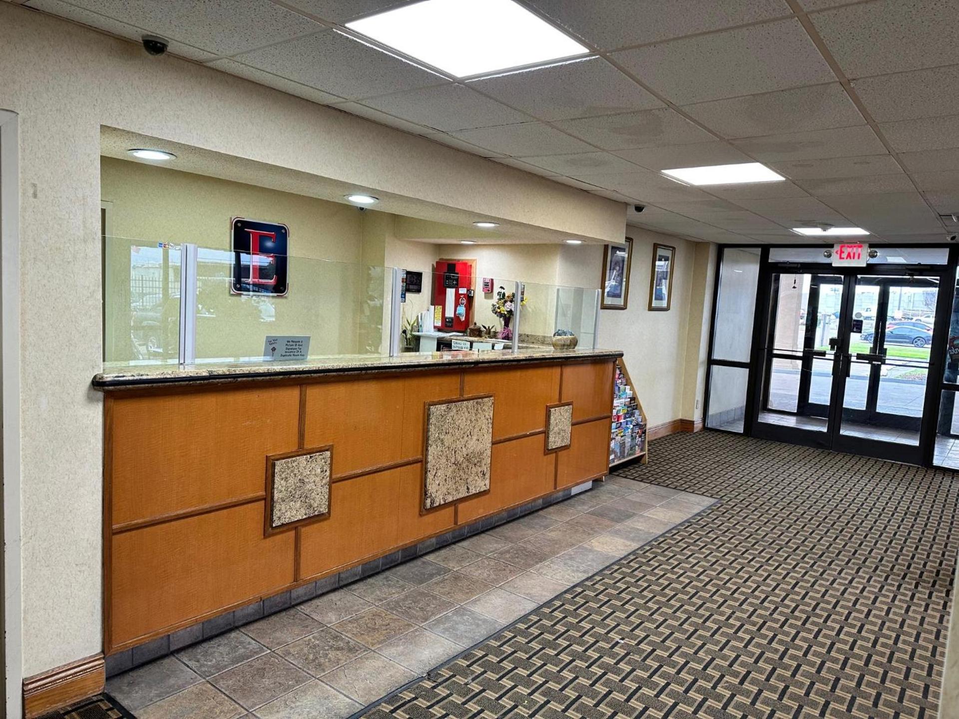 Executive Inn photo 2