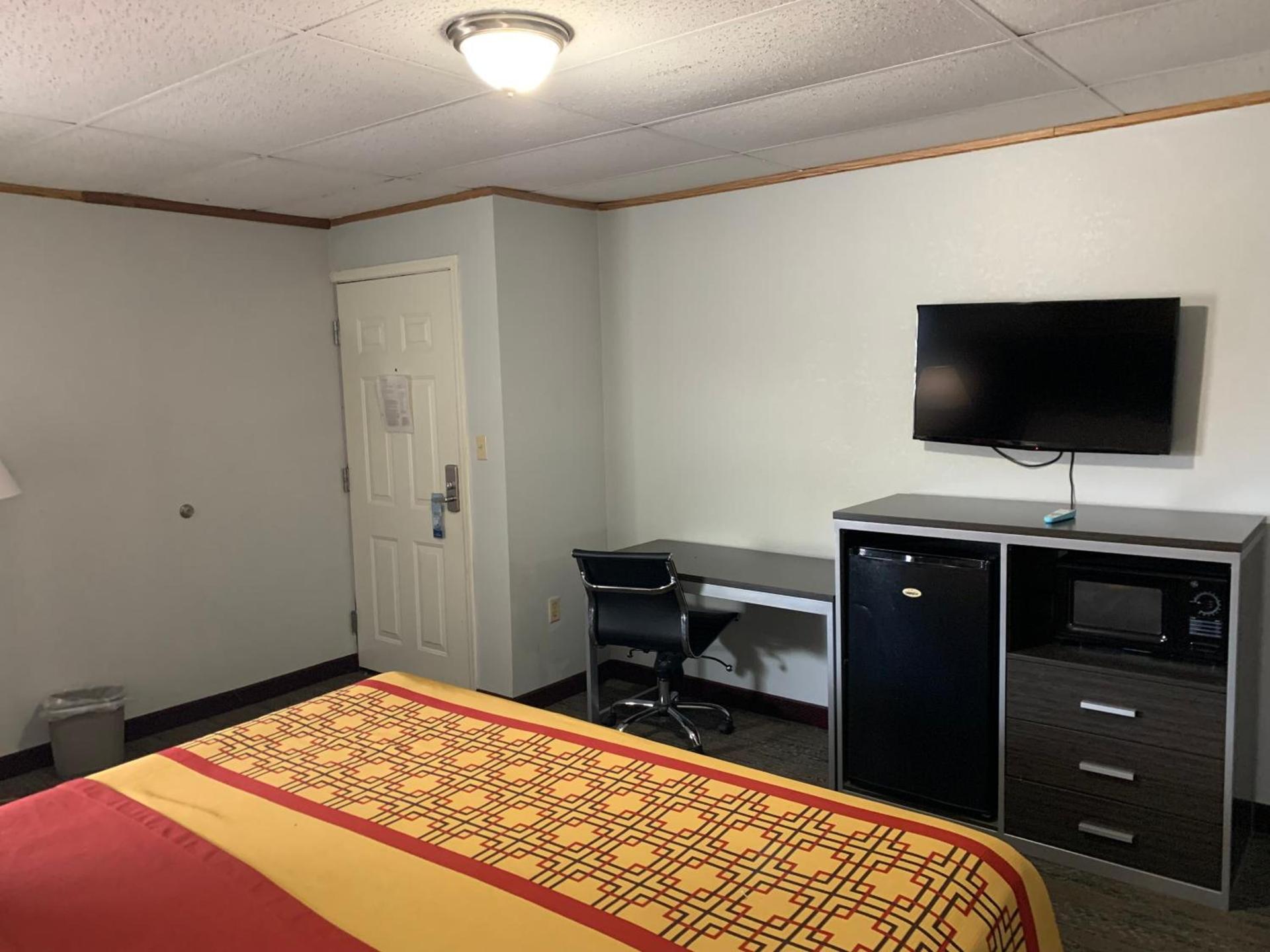 Pigeon Forge Parkway Inn photo 40