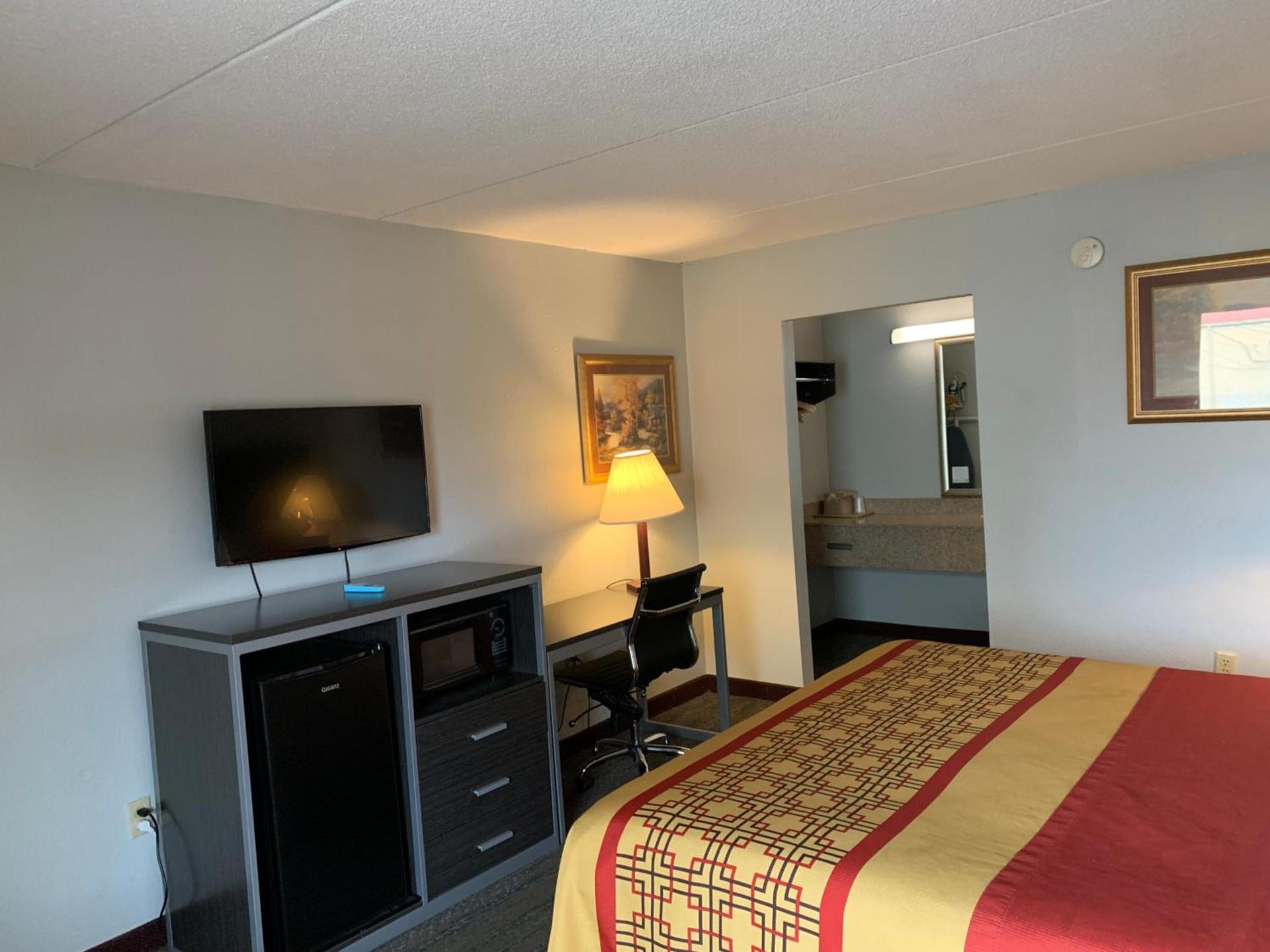 Pigeon Forge Parkway Inn photo 38