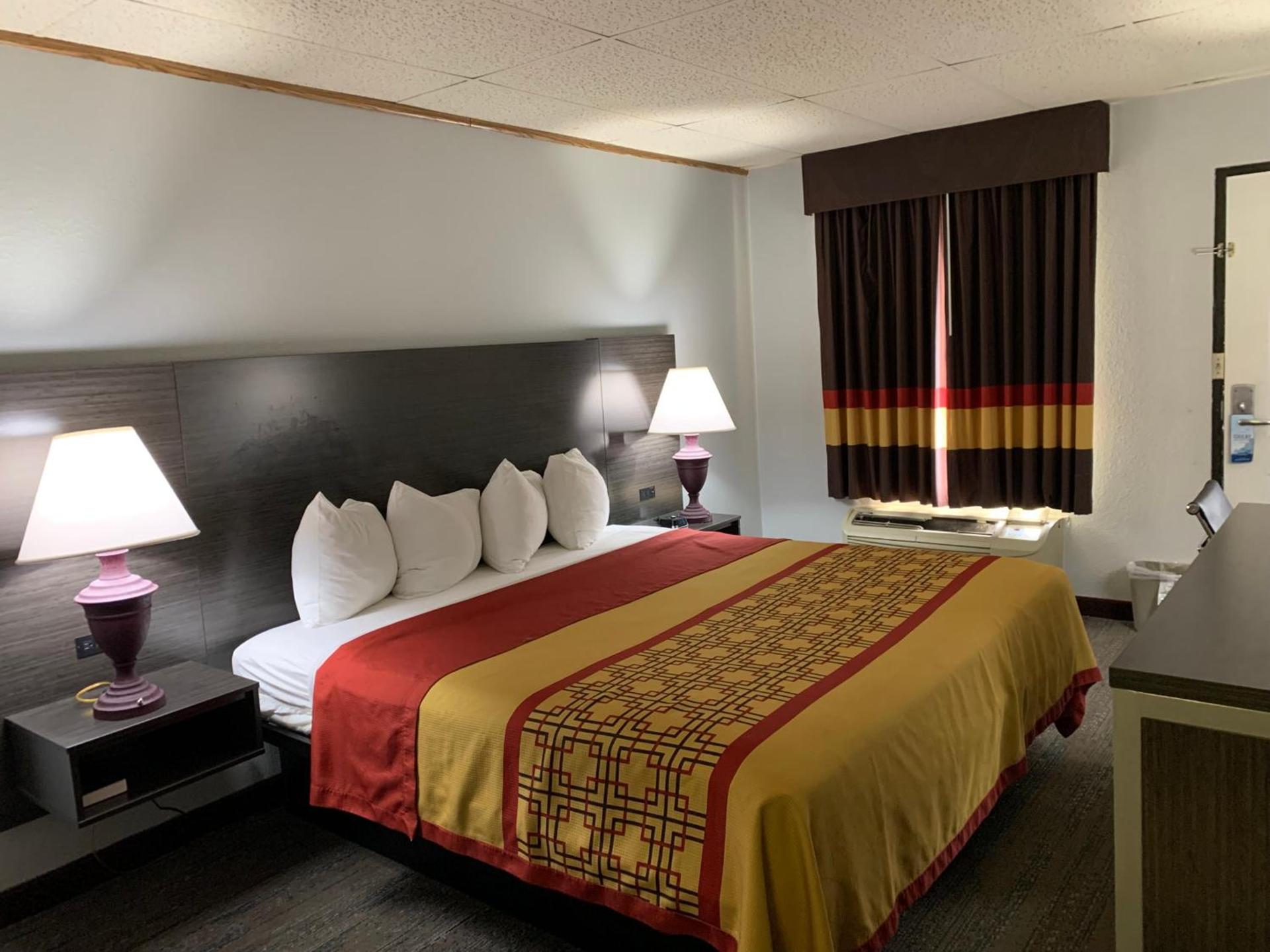 Pigeon Forge Parkway Inn photo 41