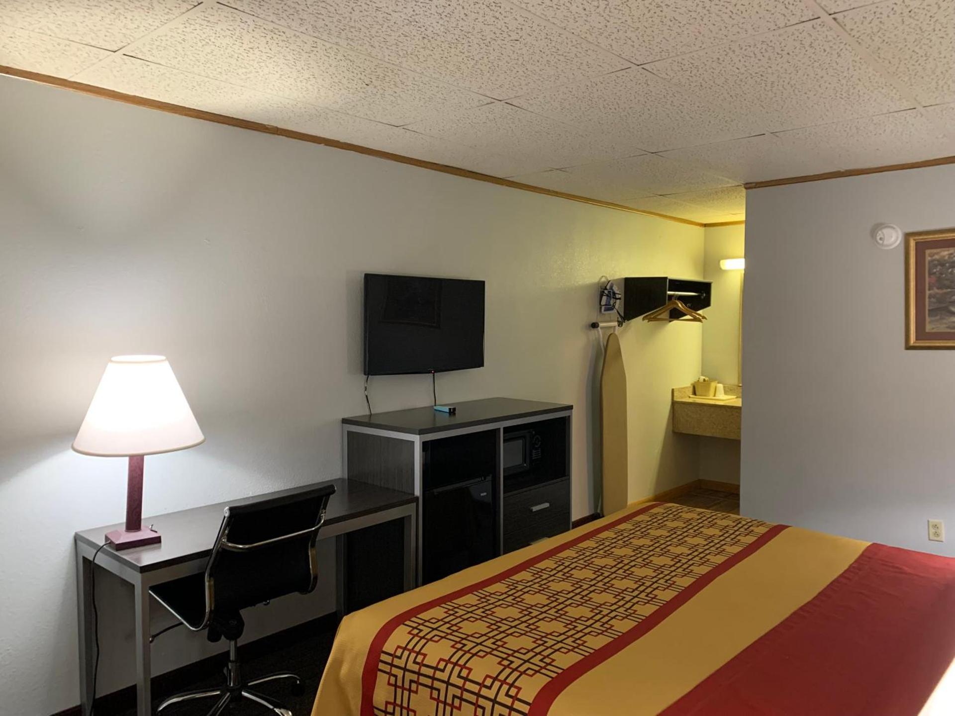 Pigeon Forge Parkway Inn photo 42