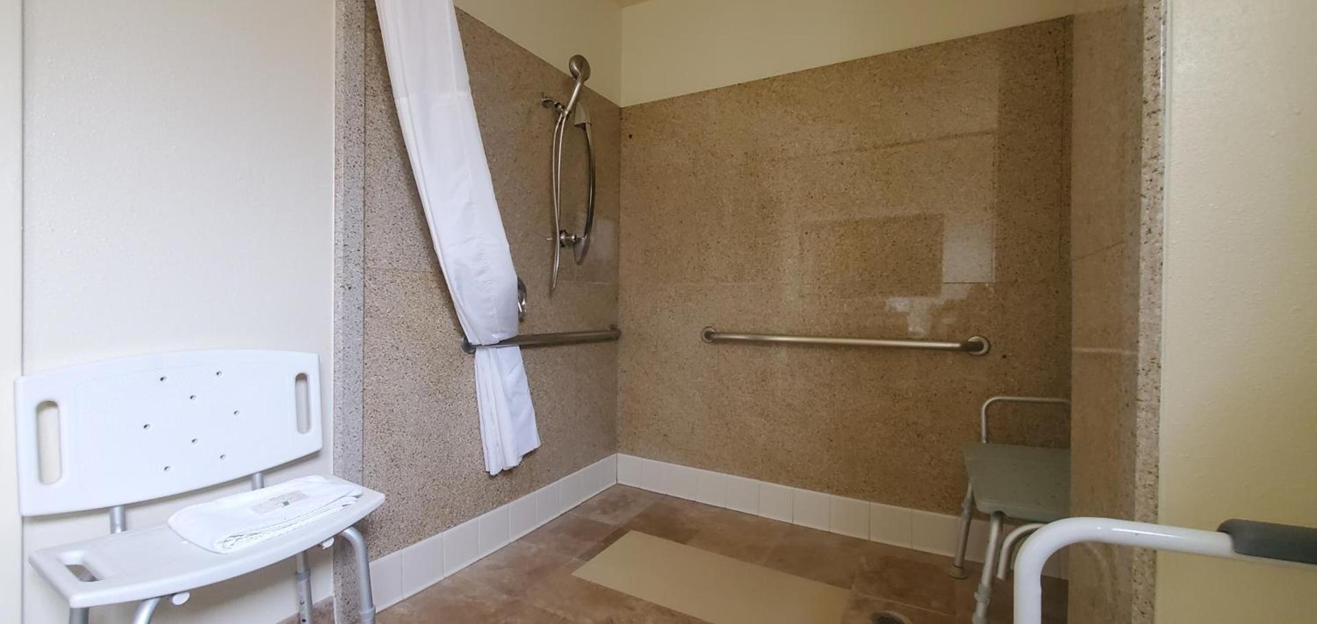 Quality Inn & Suites Anaheim at the Park photo 53