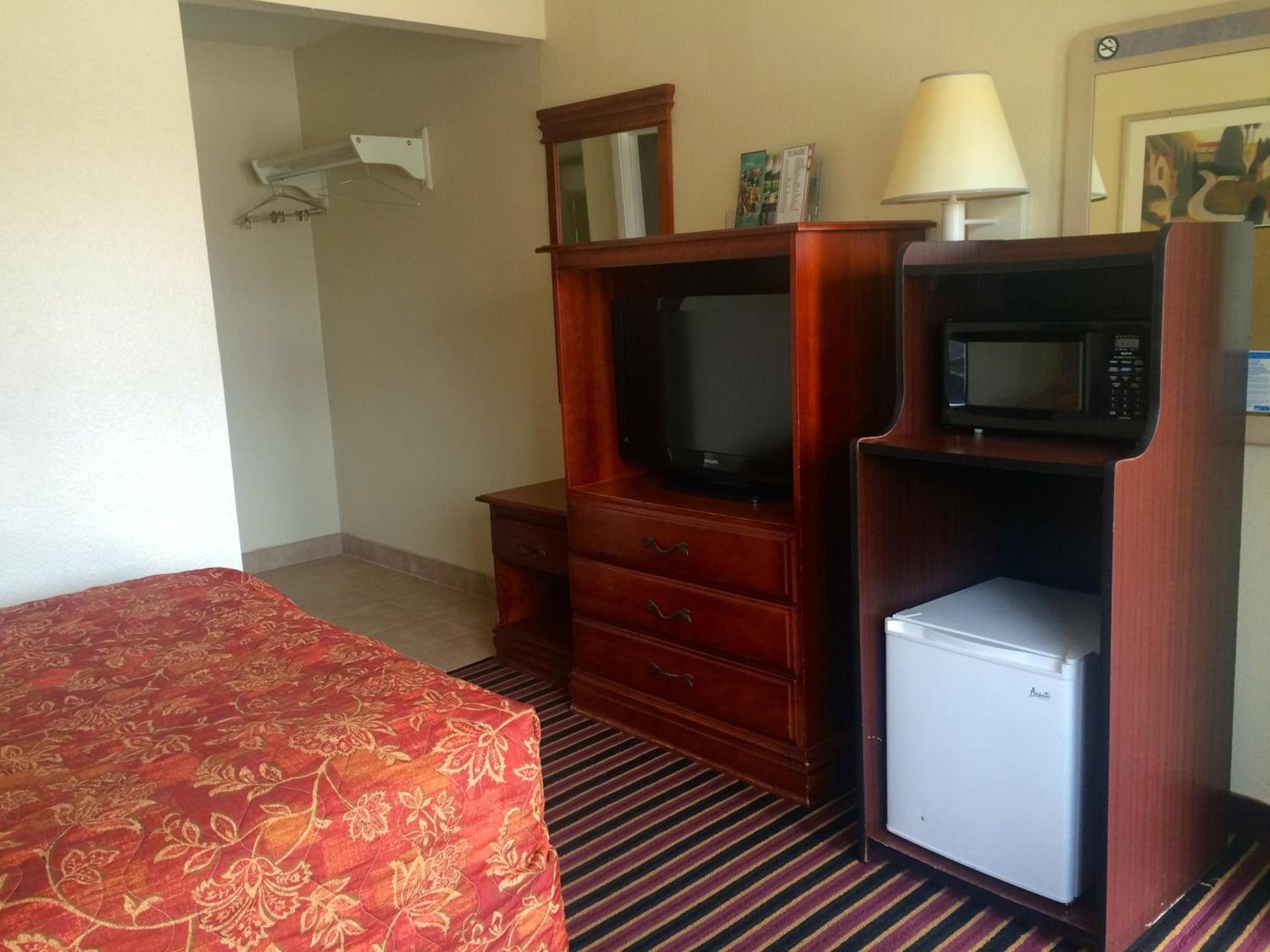 Carpet Inn photo 27
