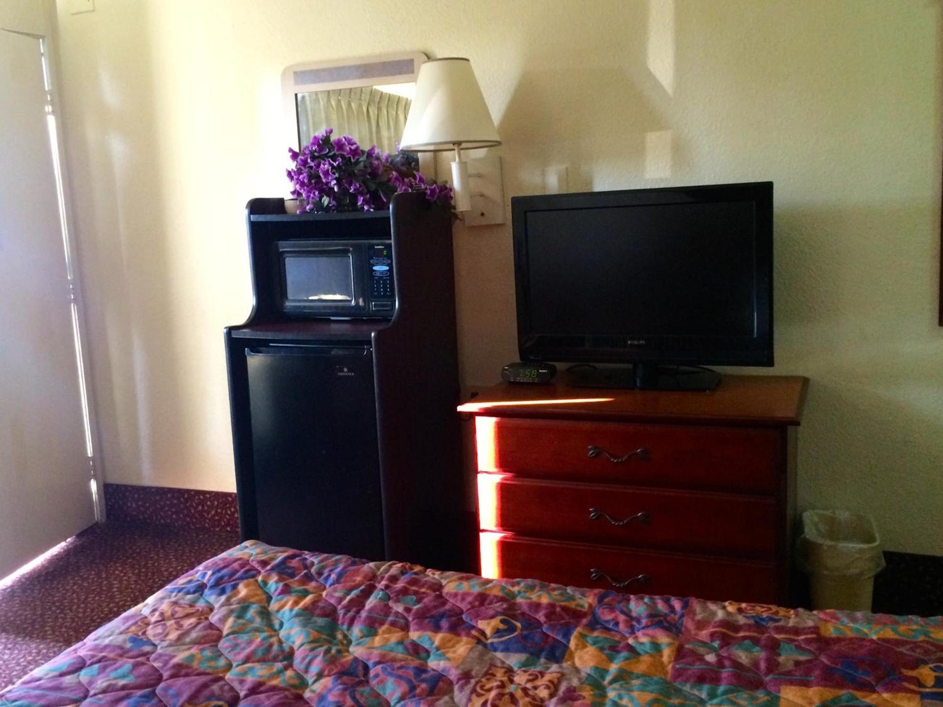 Carpet Inn photo 30