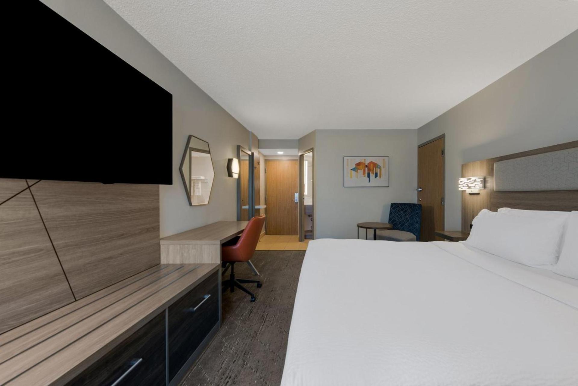 Holiday Inn Express Hotels- Hampton by IHG photo 84