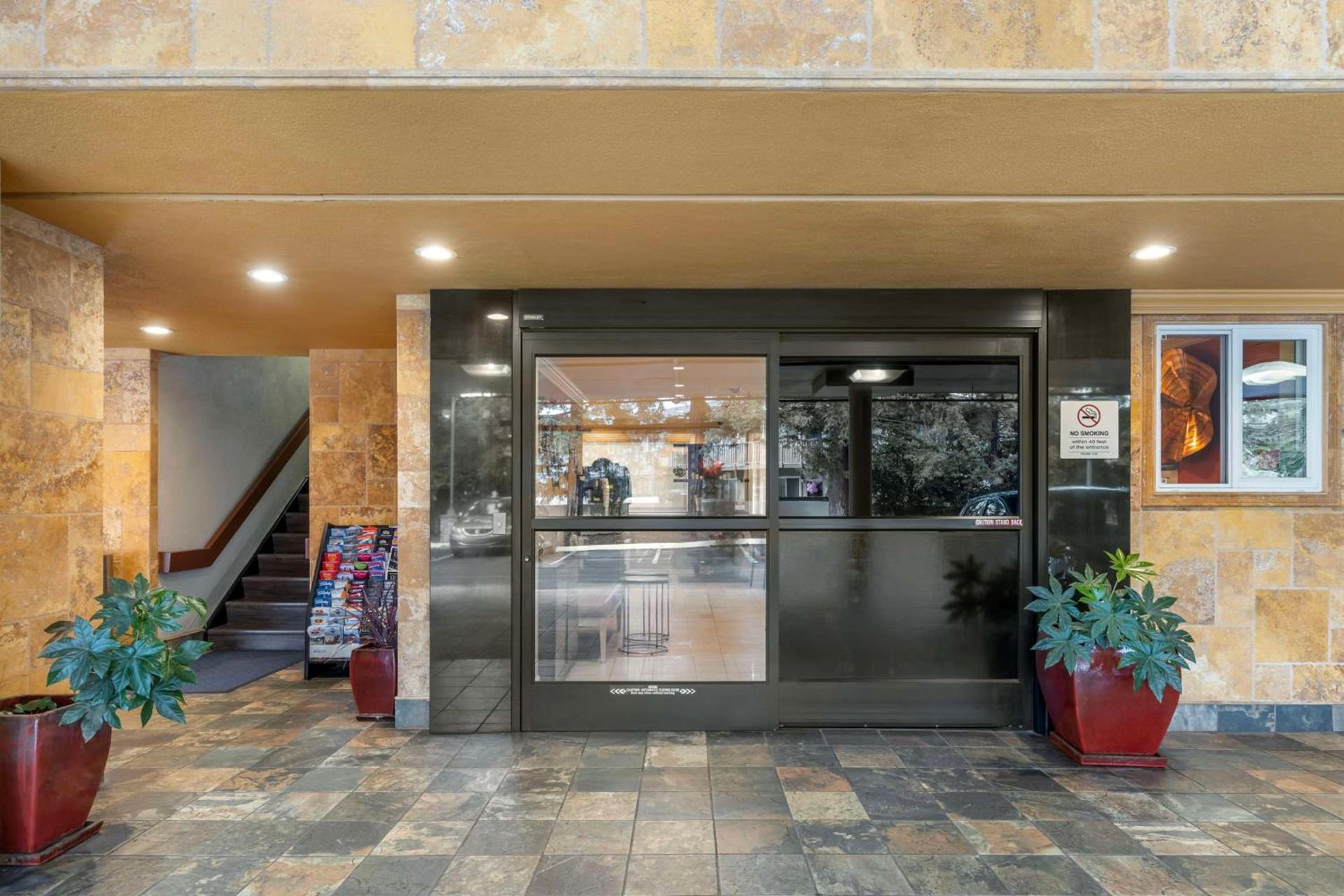 Best Western Plus Airport Plaza photo 12