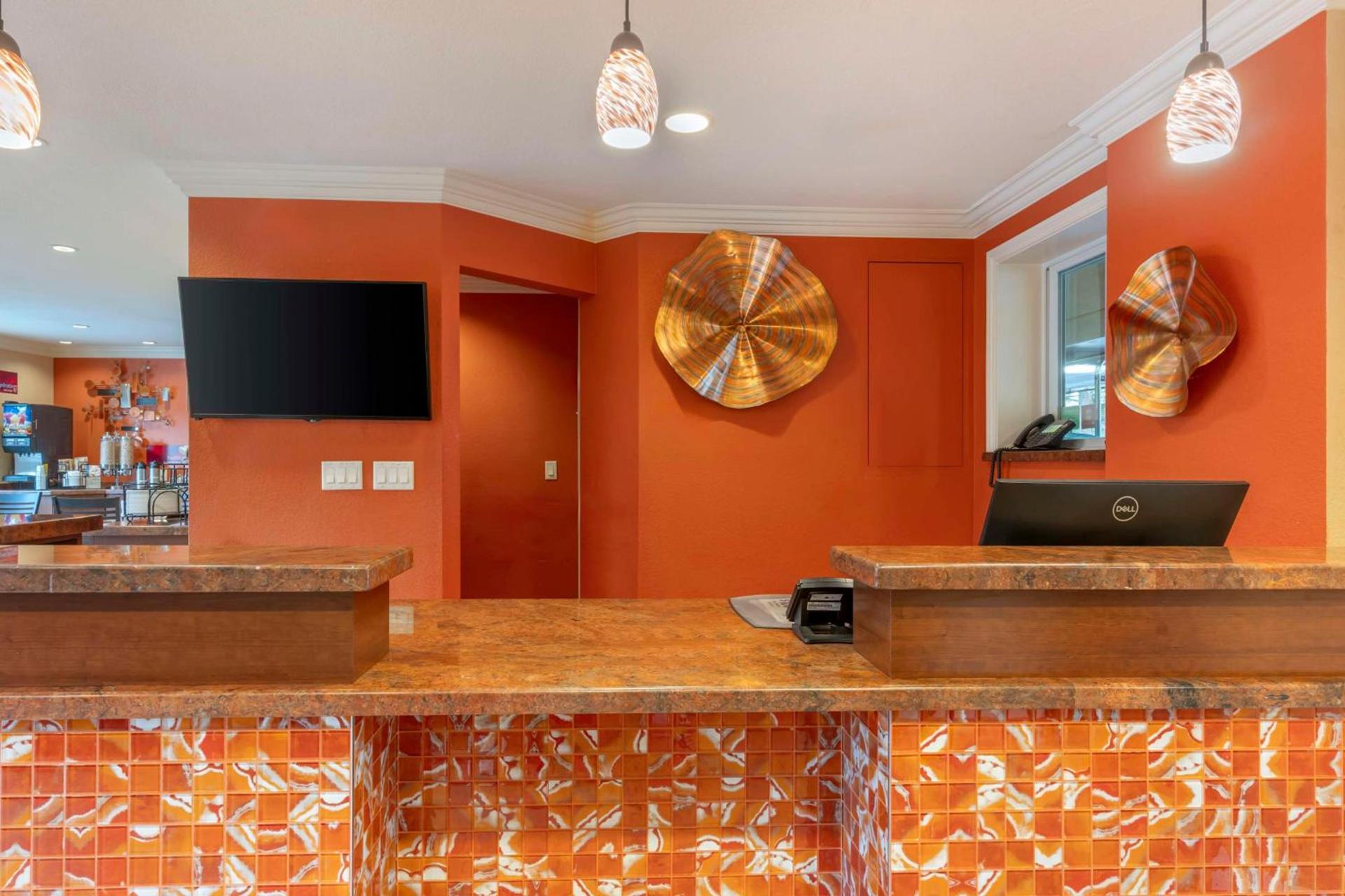 Best Western Plus Airport Plaza photo 13