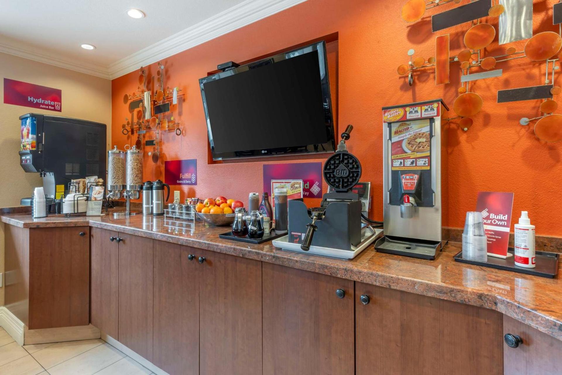 Best Western Plus Airport Plaza photo 16