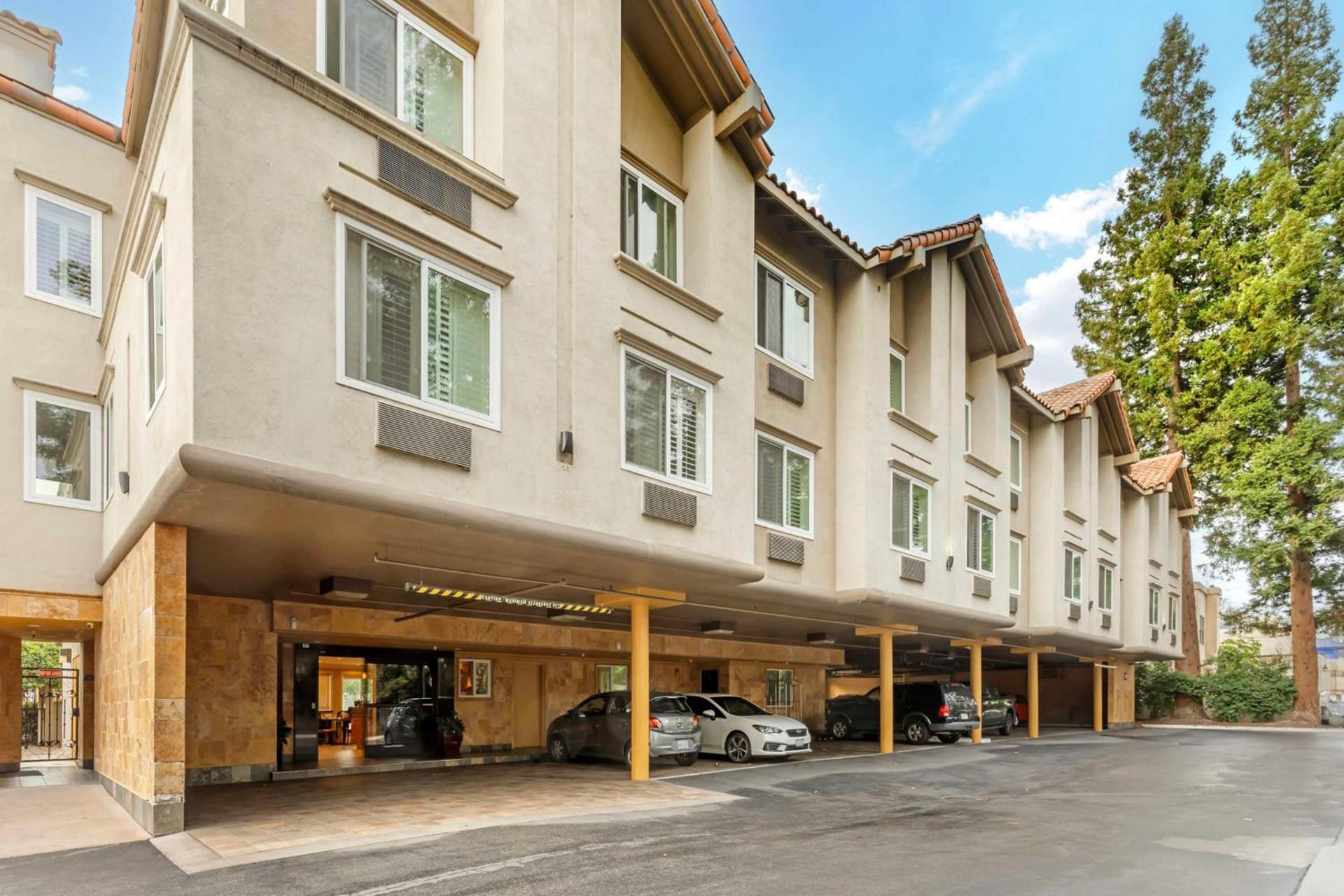 Best Western Plus Airport Plaza photo 19