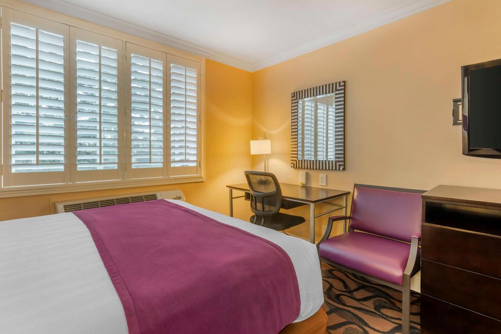 Best Western Plus Airport Plaza photo 20