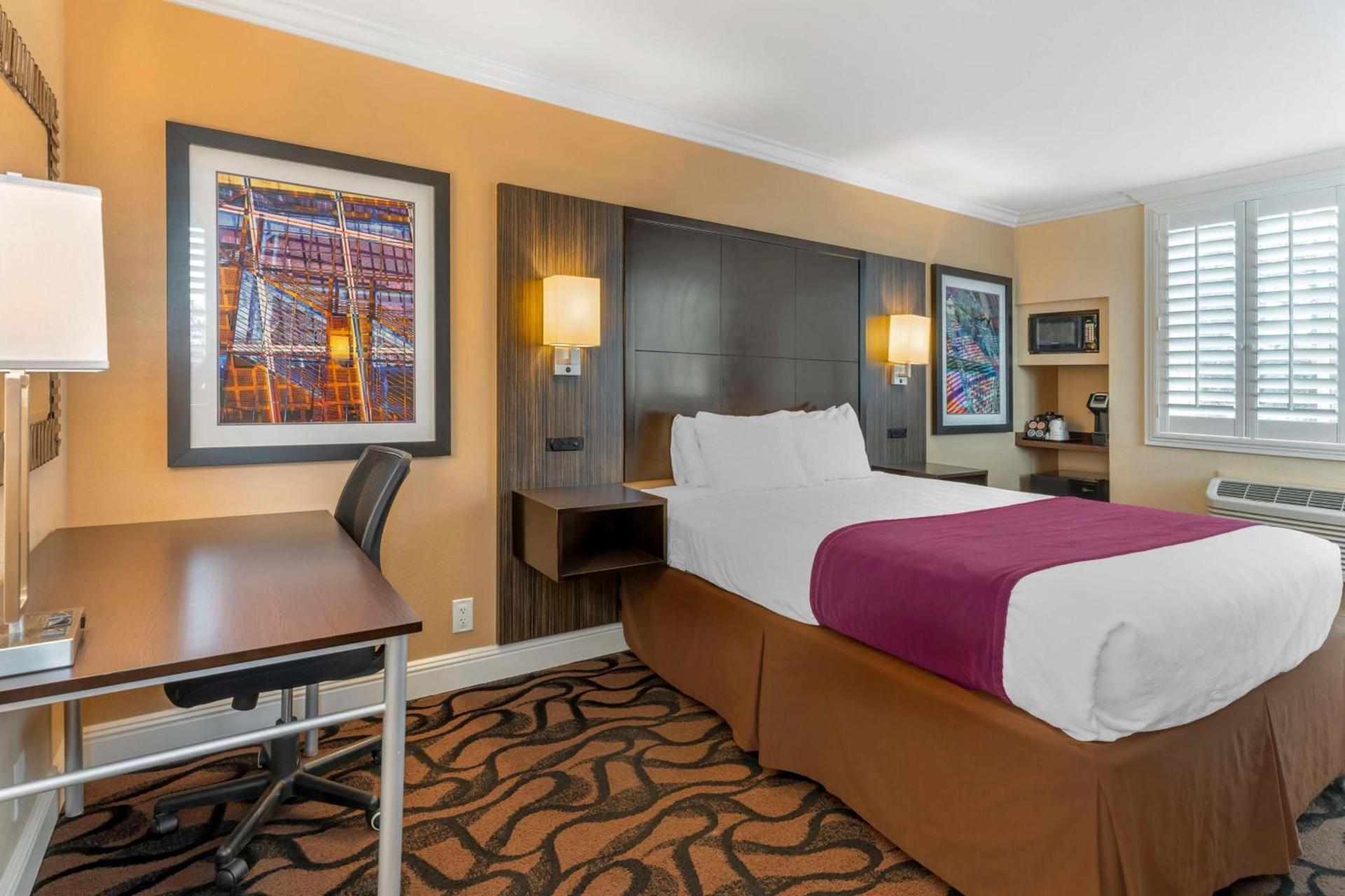 Best Western Plus Airport Plaza photo 24