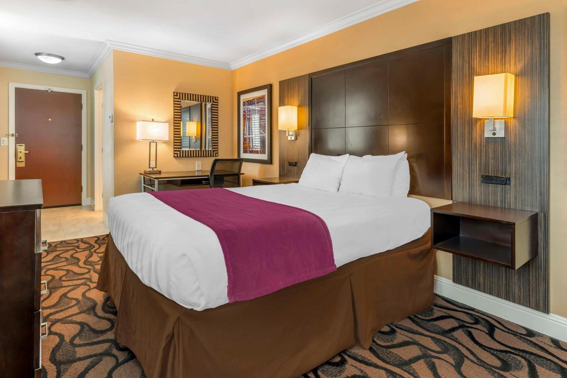 Best Western Plus Airport Plaza photo 27