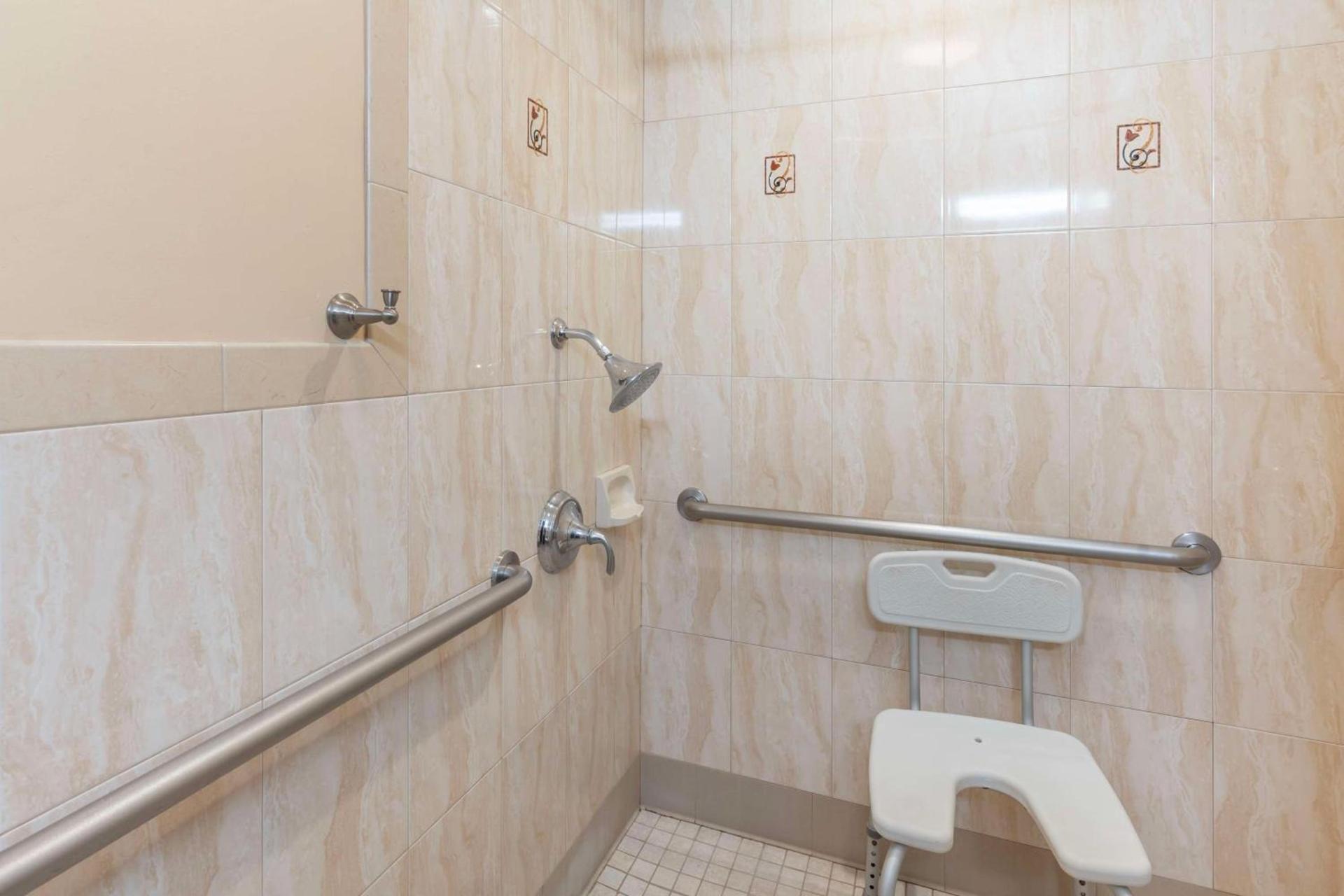 Best Western Plus Airport Plaza photo 32