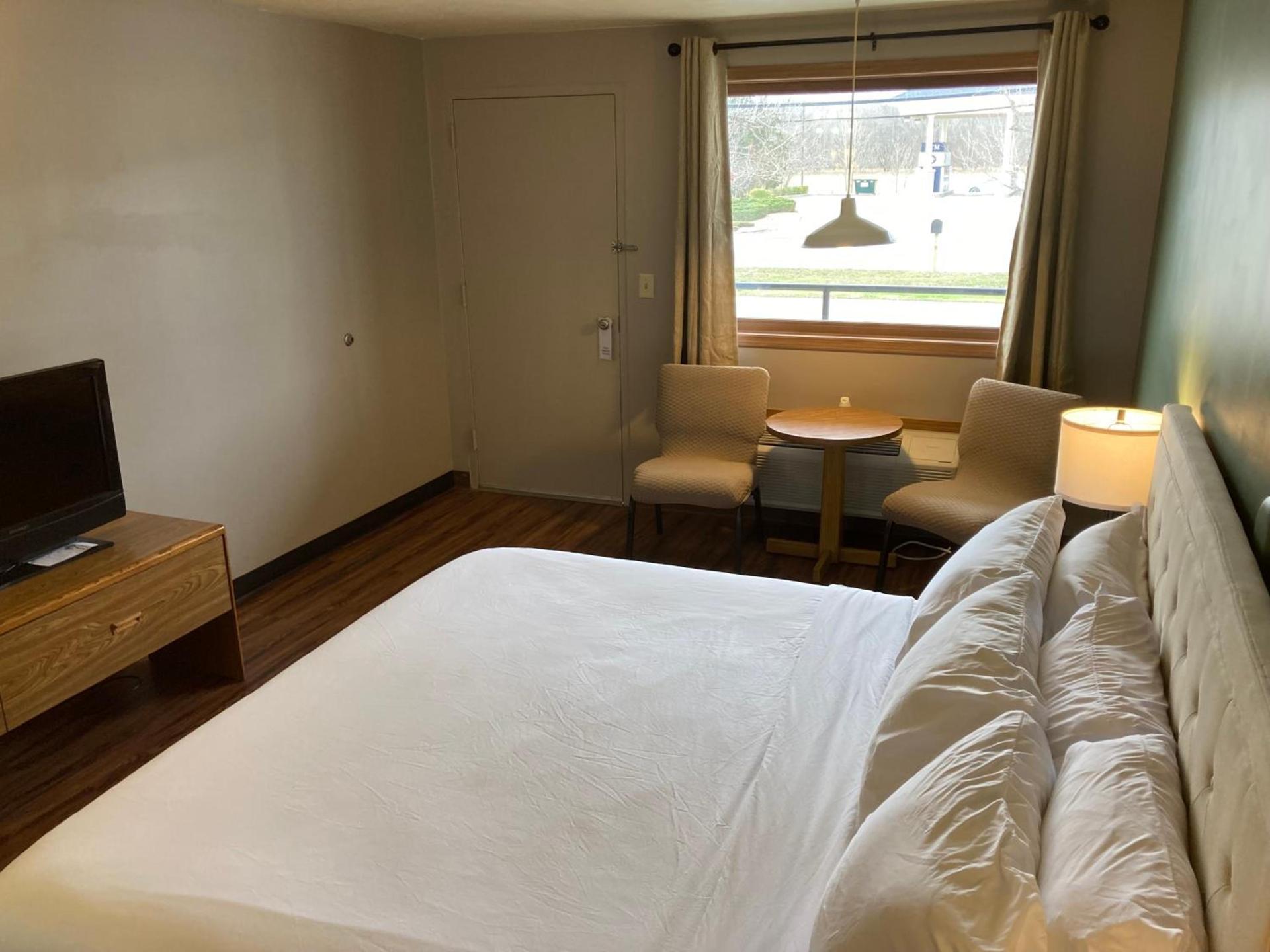 Valley Inn and Suites photo 28