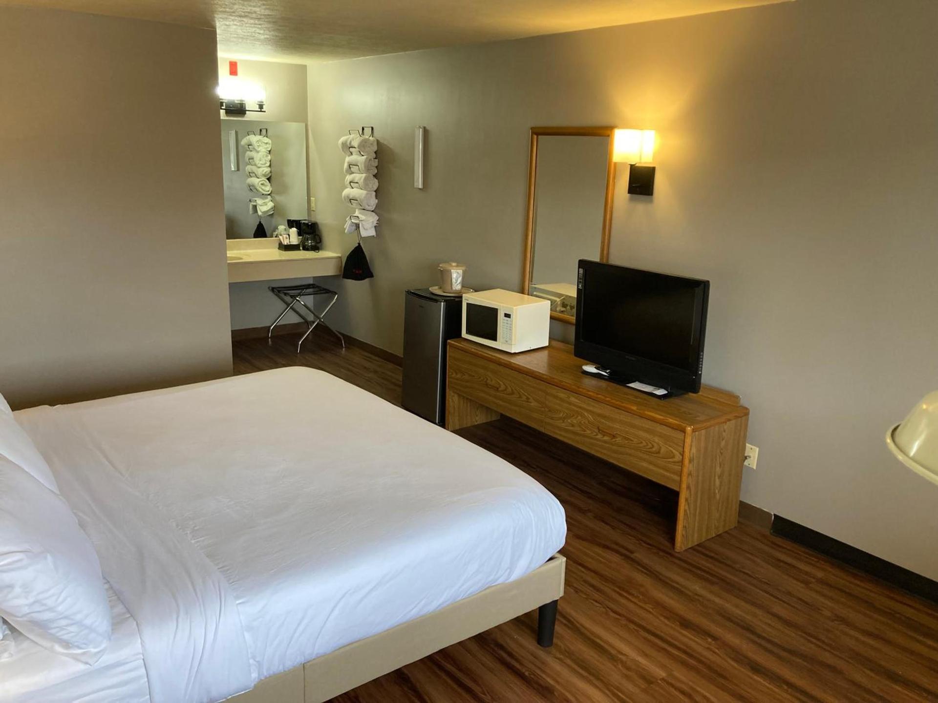 Valley Inn and Suites photo 5