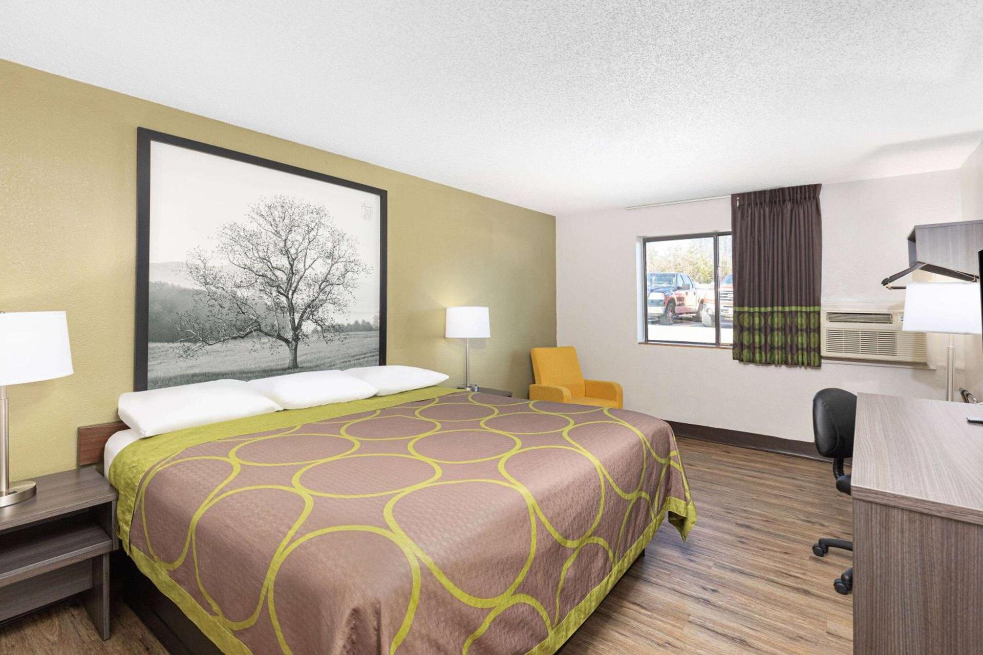 Super 8 by Wyndham Johnson City photo 11