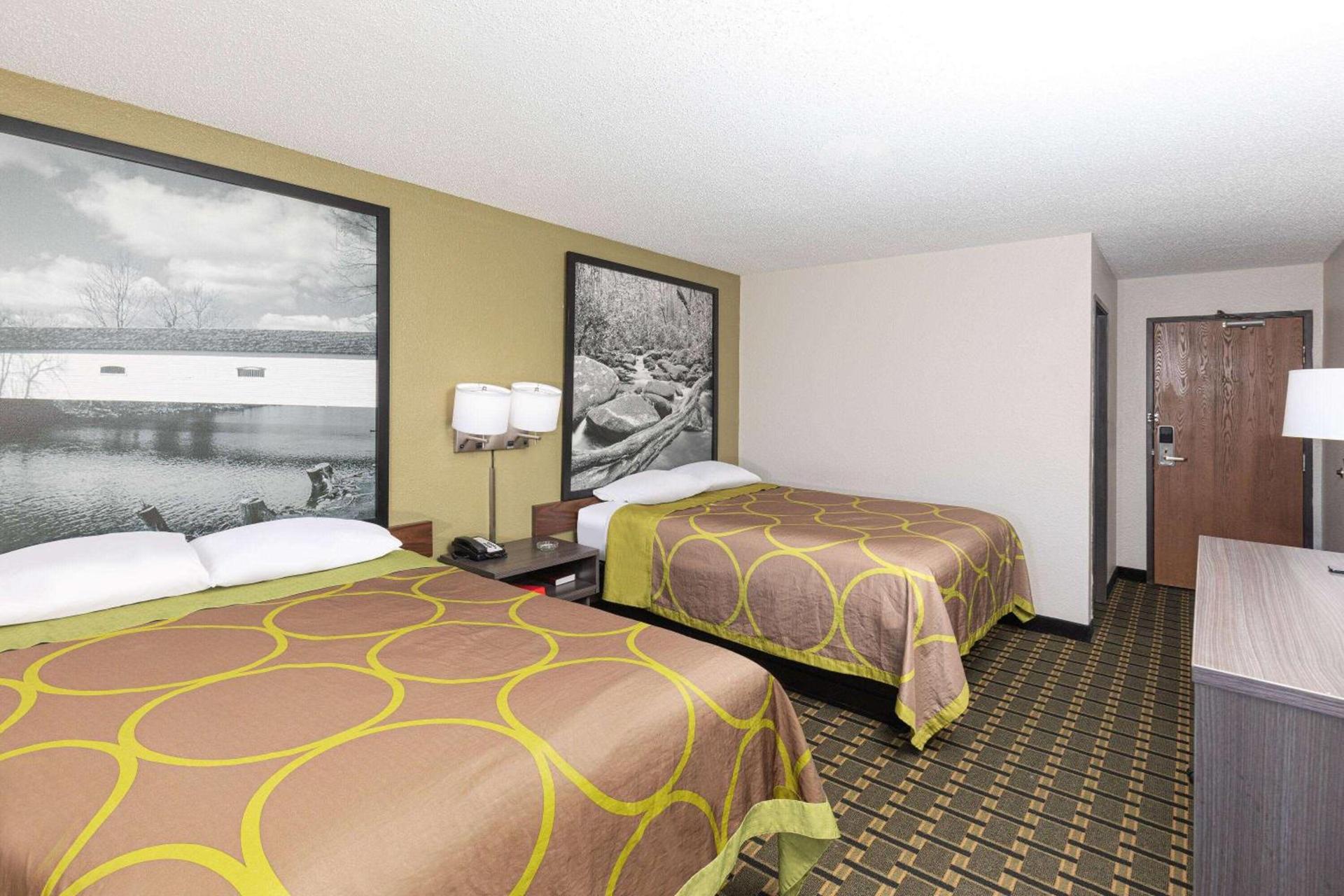 Super 8 by Wyndham Johnson City photo 17