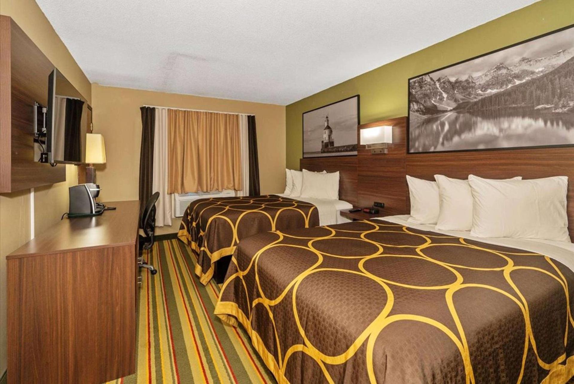 Super 8 by Wyndham Superior WI photo 4