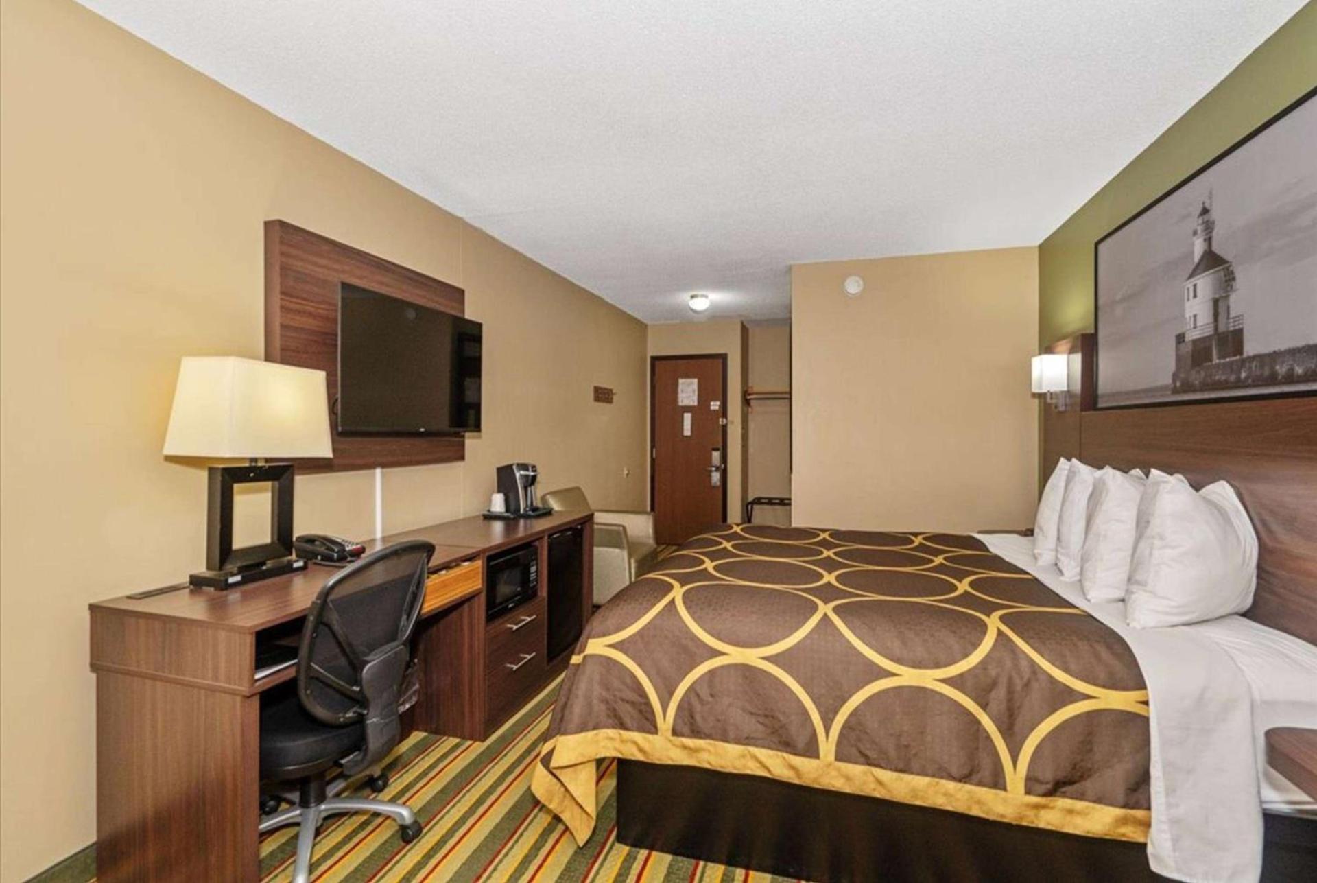 Super 8 by Wyndham Superior WI photo 5