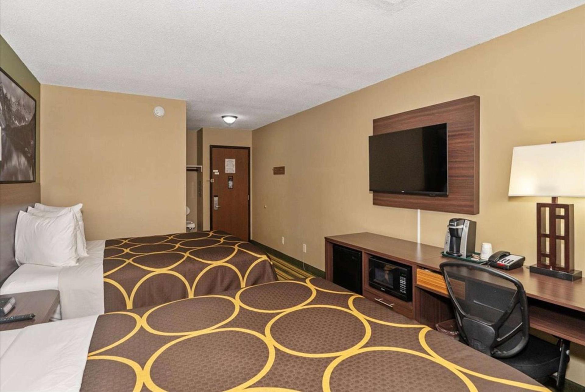 Super 8 by Wyndham Superior WI photo 7