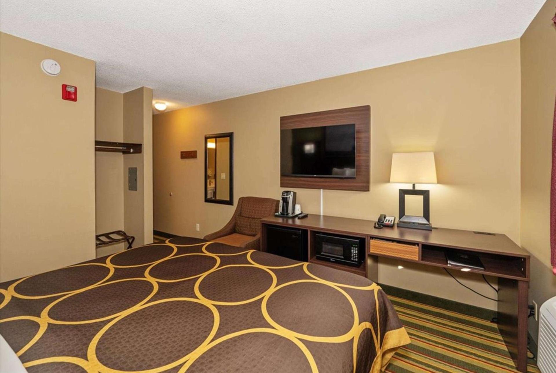 Super 8 by Wyndham Superior WI photo 8