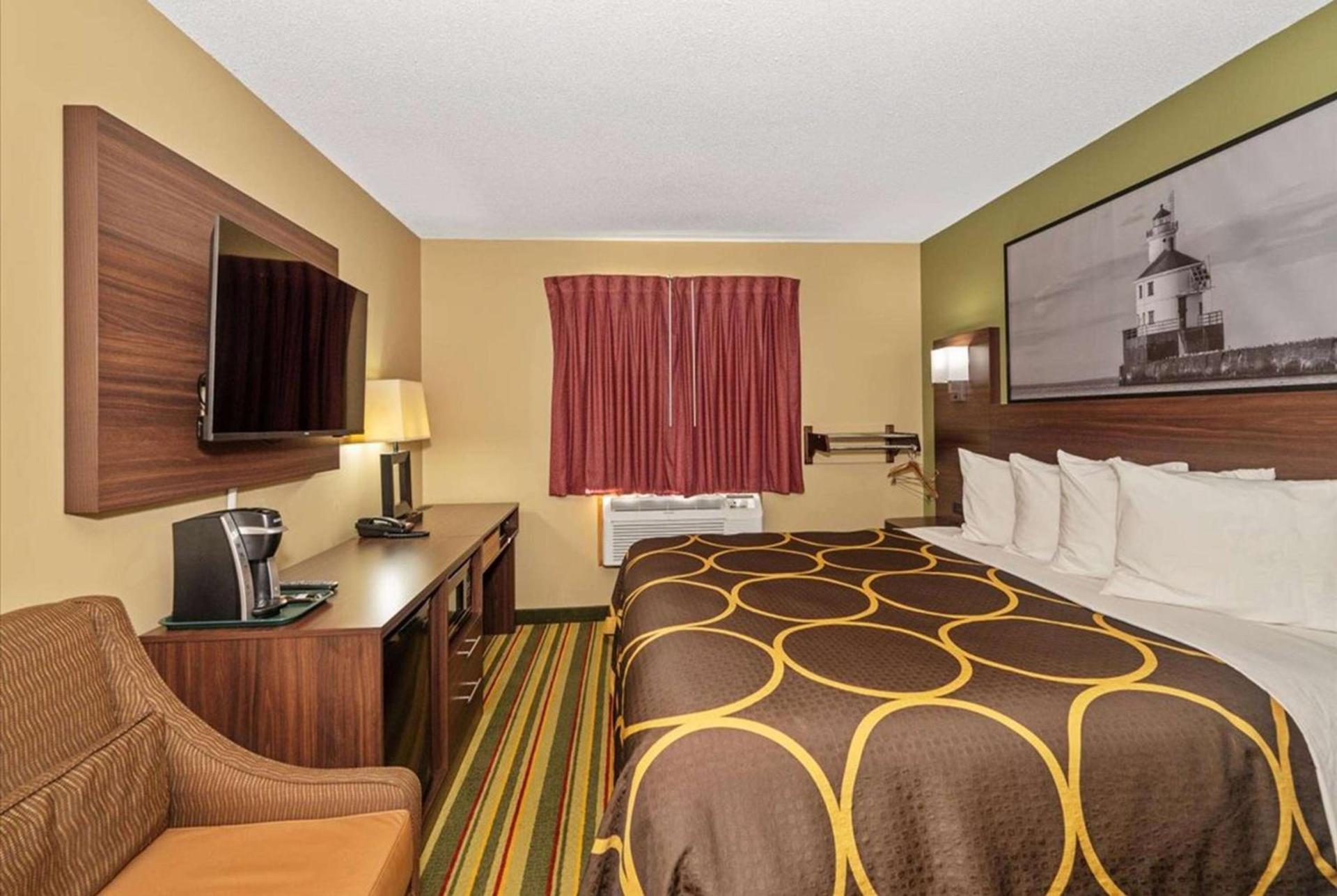 Super 8 by Wyndham Superior WI photo 9