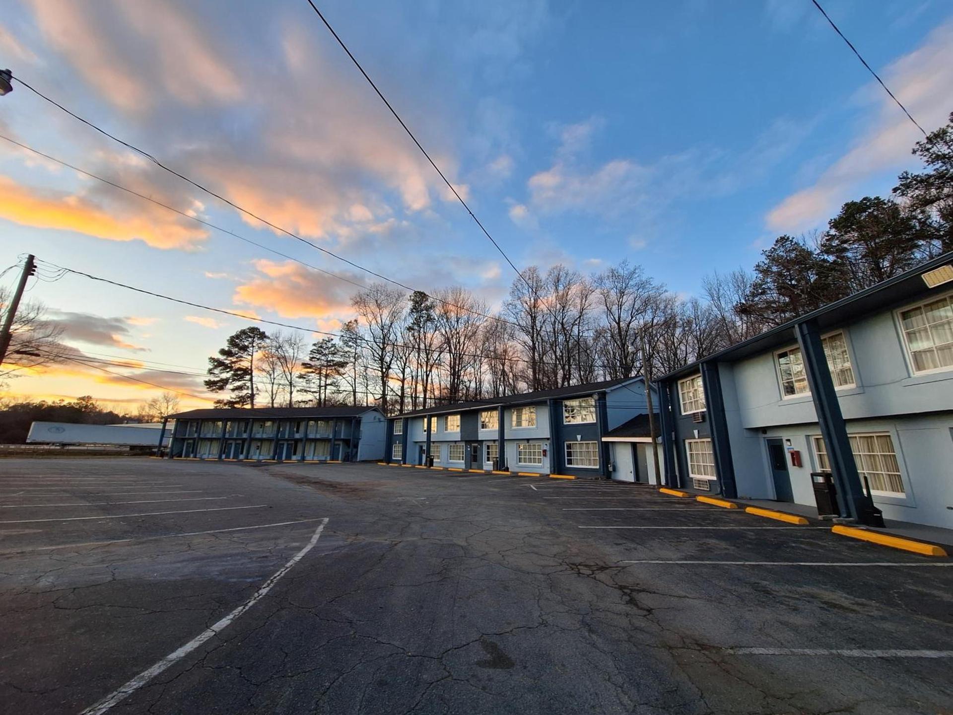 Budget Inn - Roxboro photo 2