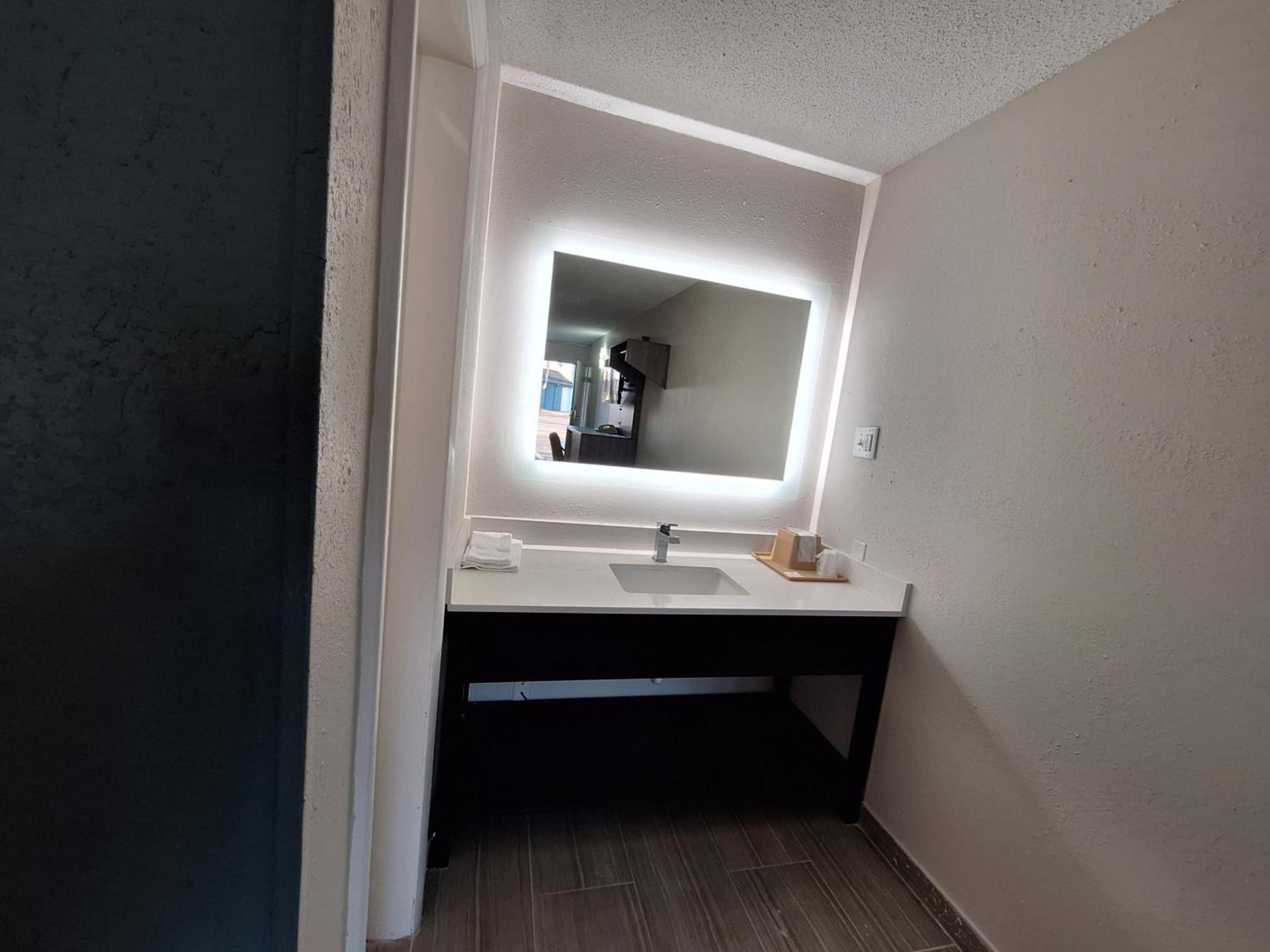 Budget Inn - Roxboro photo 11