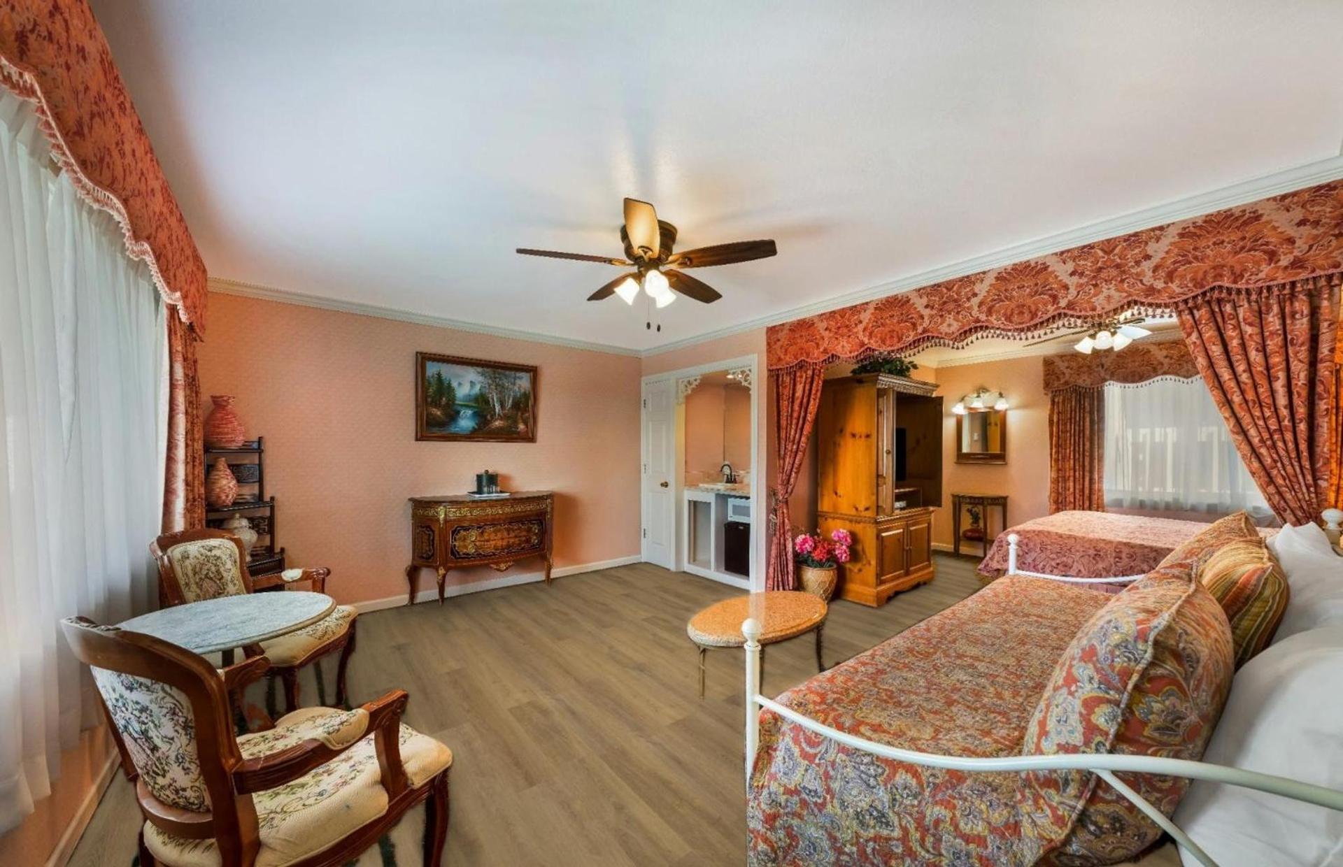 Carmel Inn & Suites photo 17