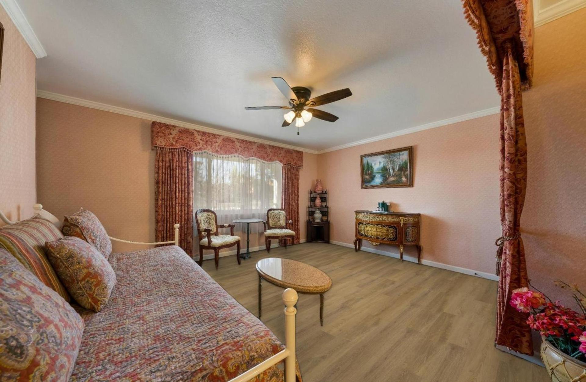 Carmel Inn & Suites photo 18
