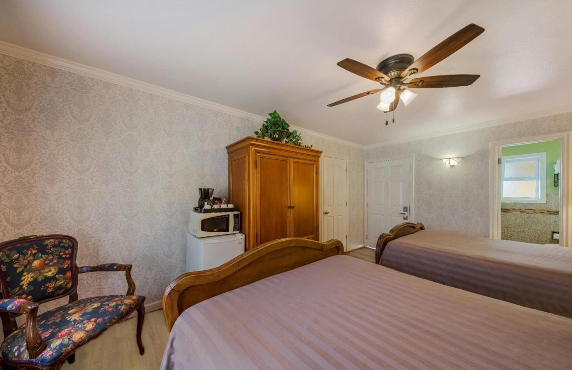 Carmel Inn & Suites photo 20