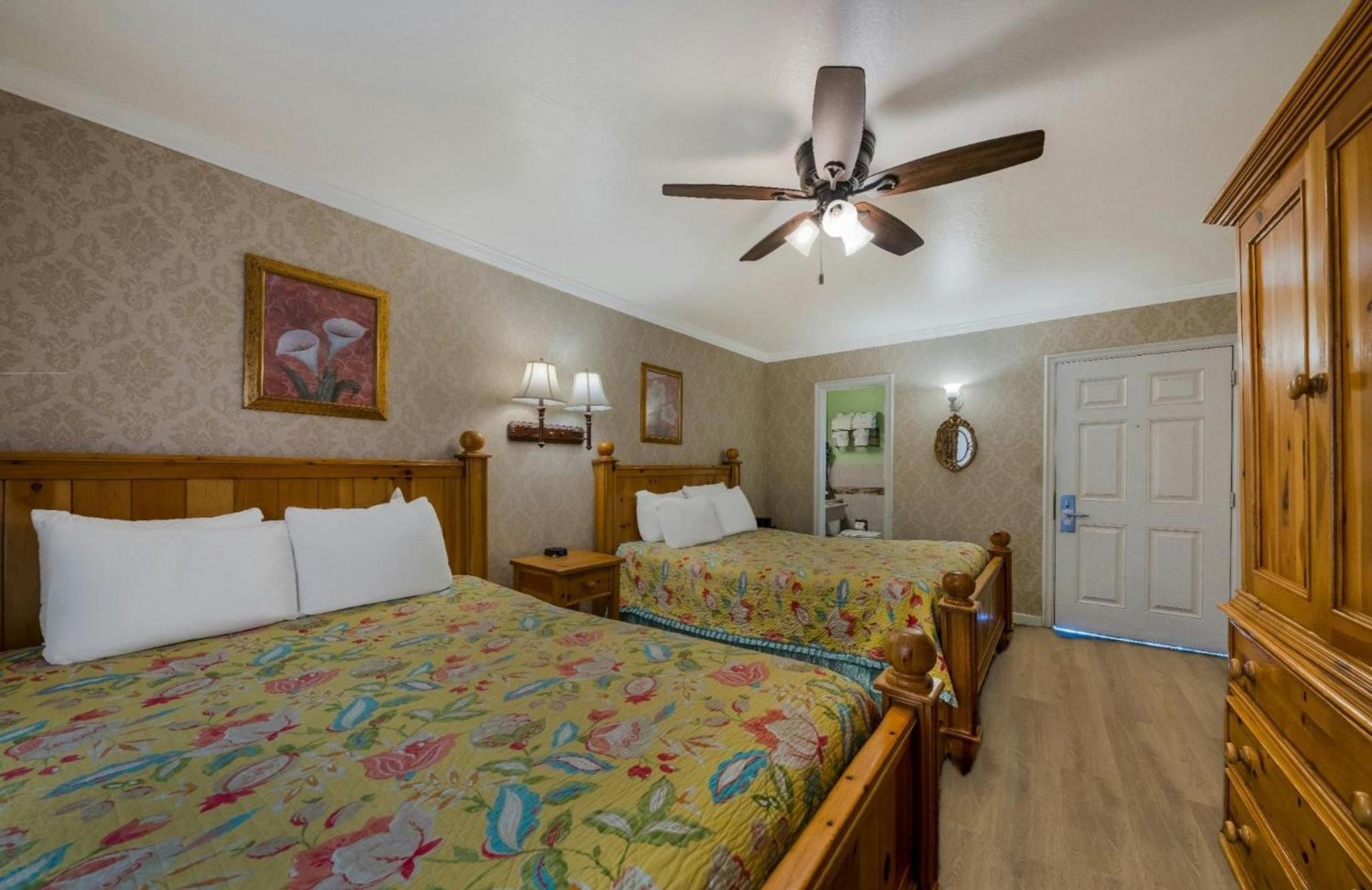 Carmel Inn & Suites photo 21