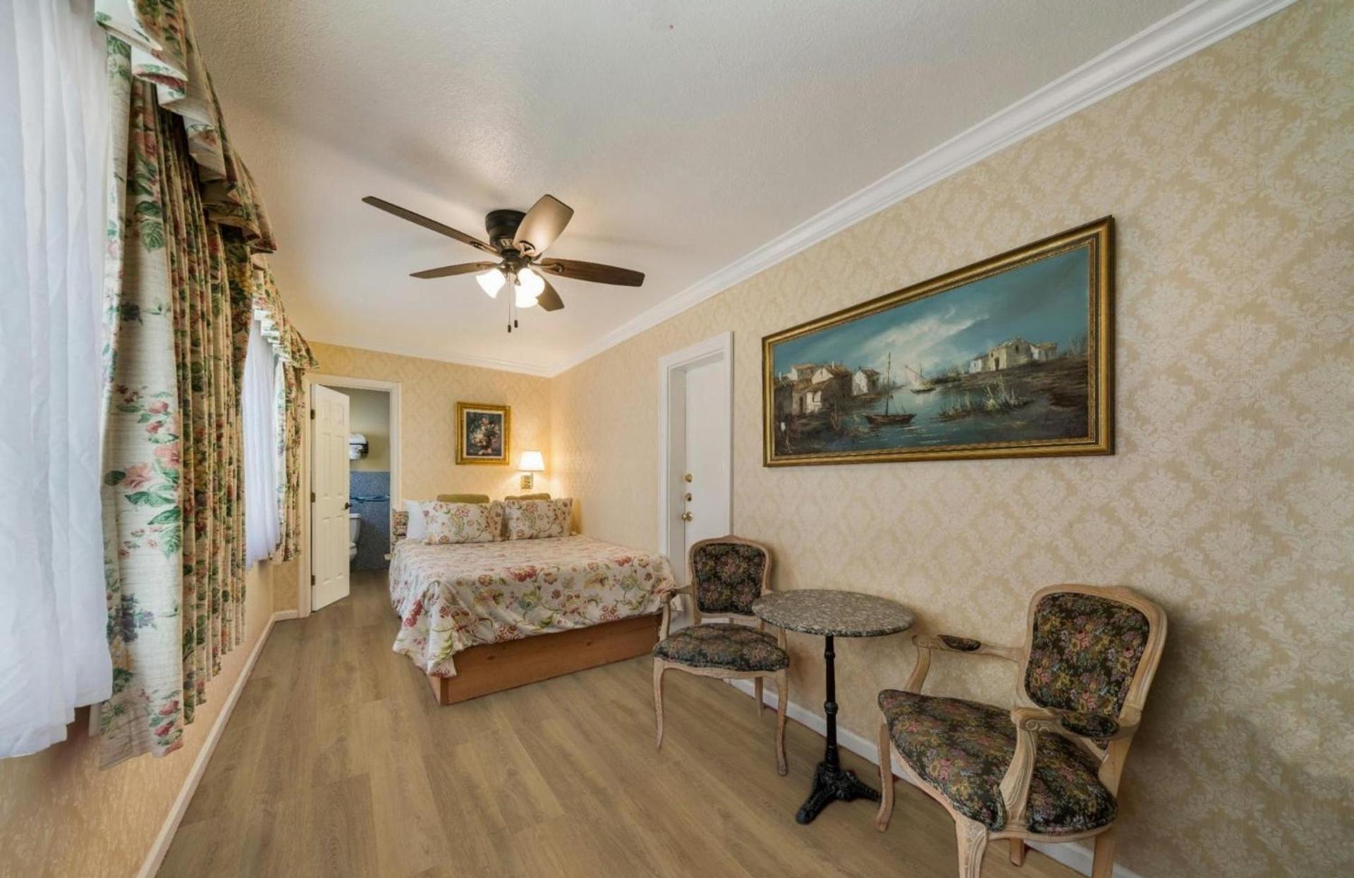 Carmel Inn & Suites photo 25