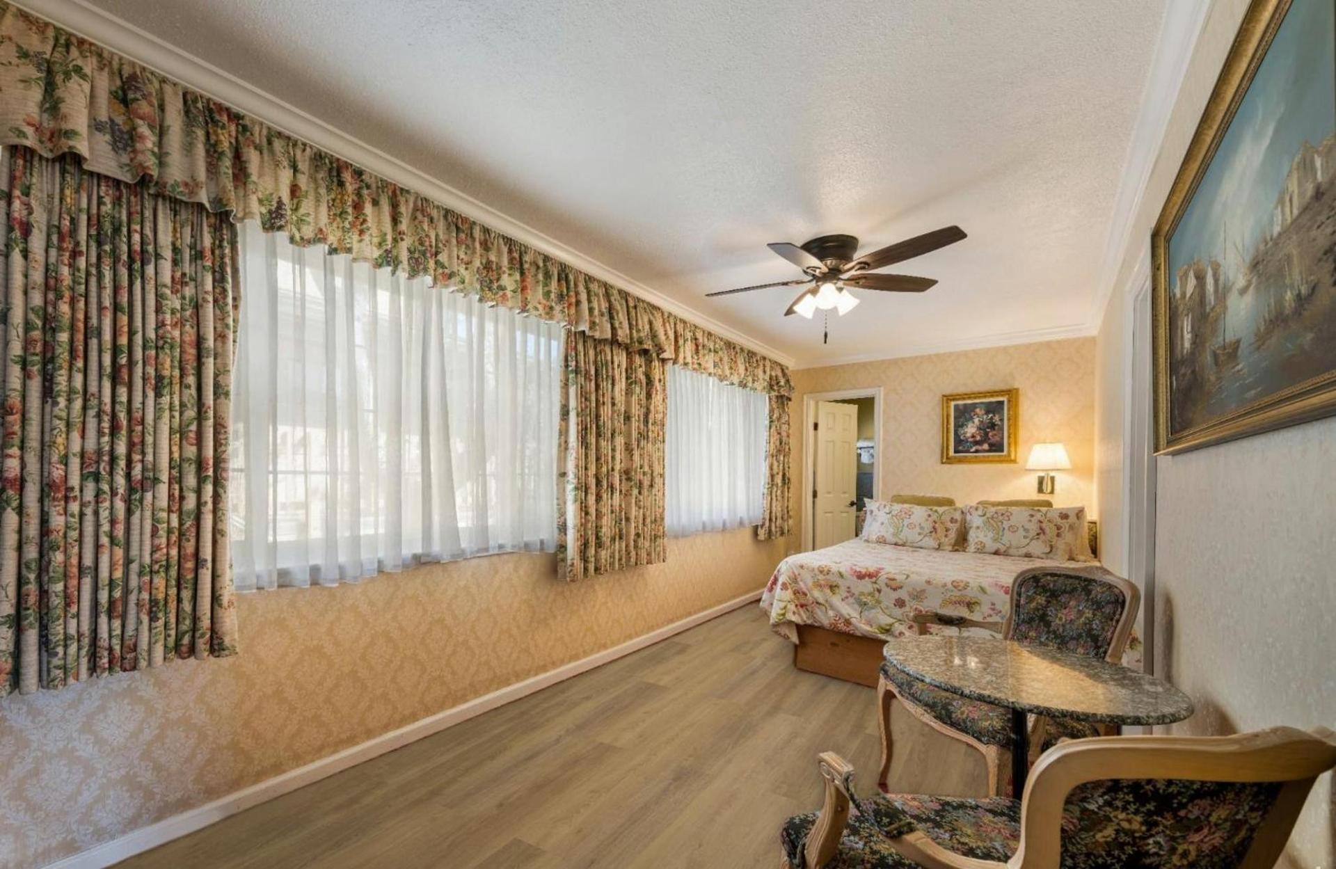 Carmel Inn & Suites photo 23