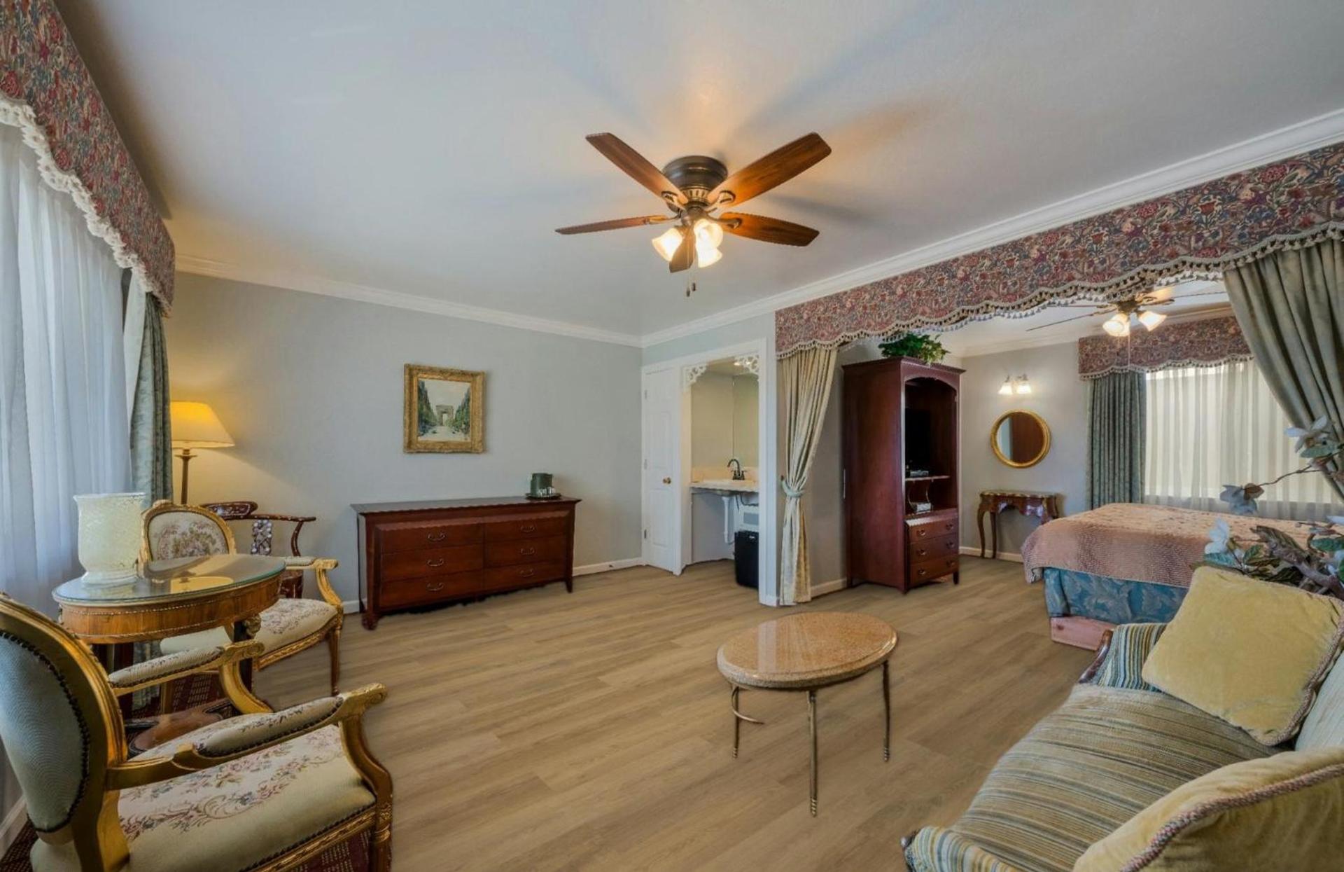 Carmel Inn & Suites photo 26