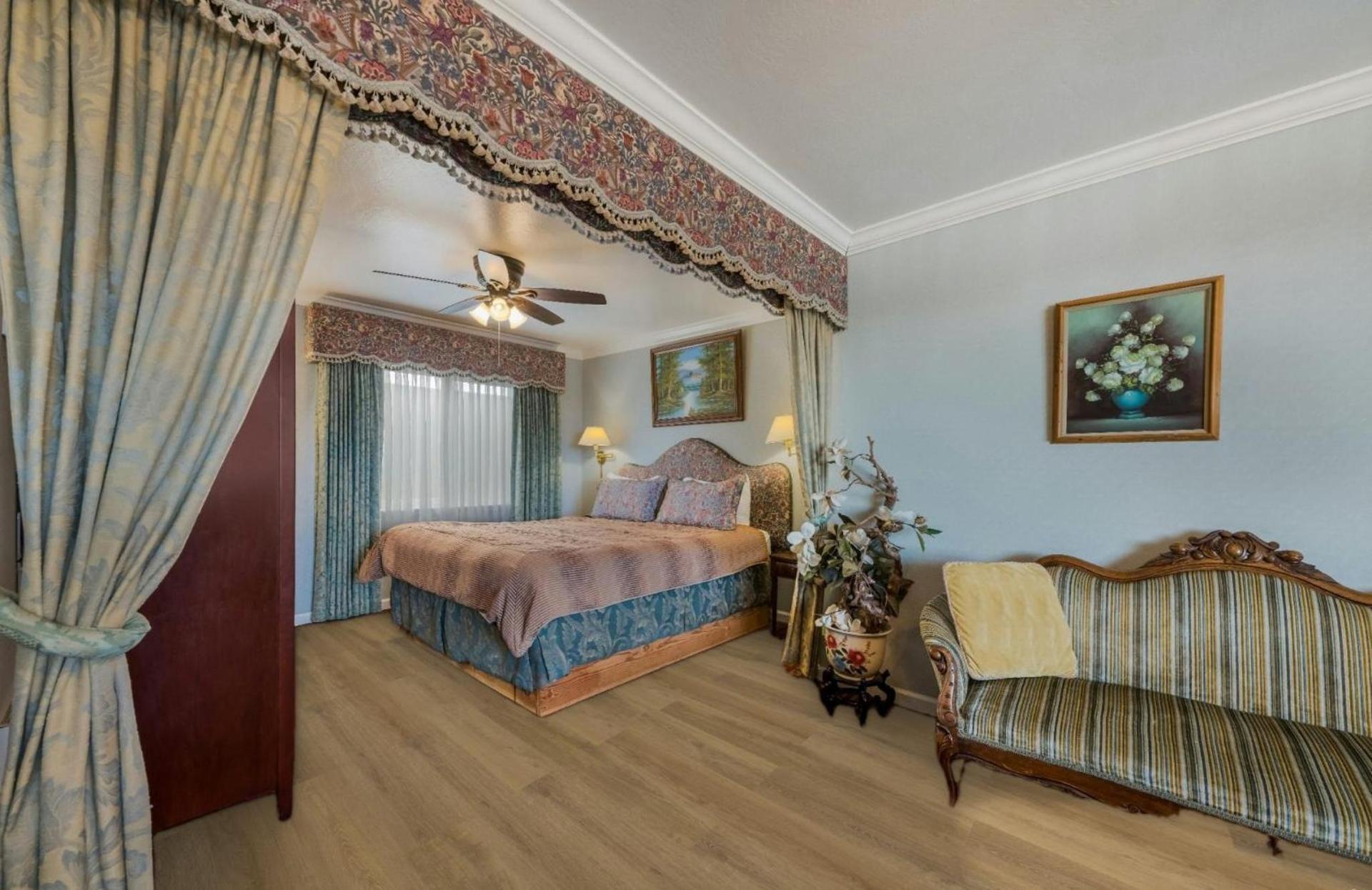 Carmel Inn & Suites photo 27