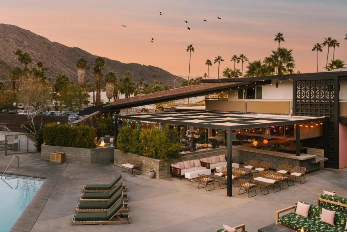 V Capri Palm Springs, a Dolce by Wyndham photo 3