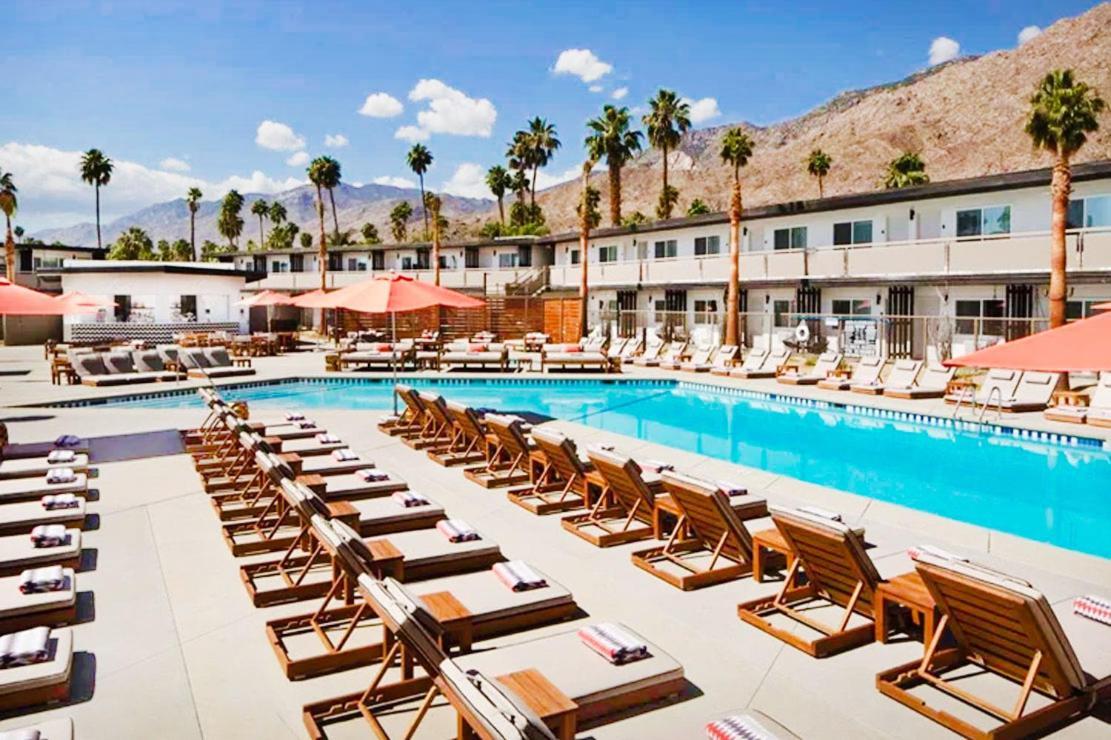V Capri Palm Springs, a Dolce by Wyndham photo 2